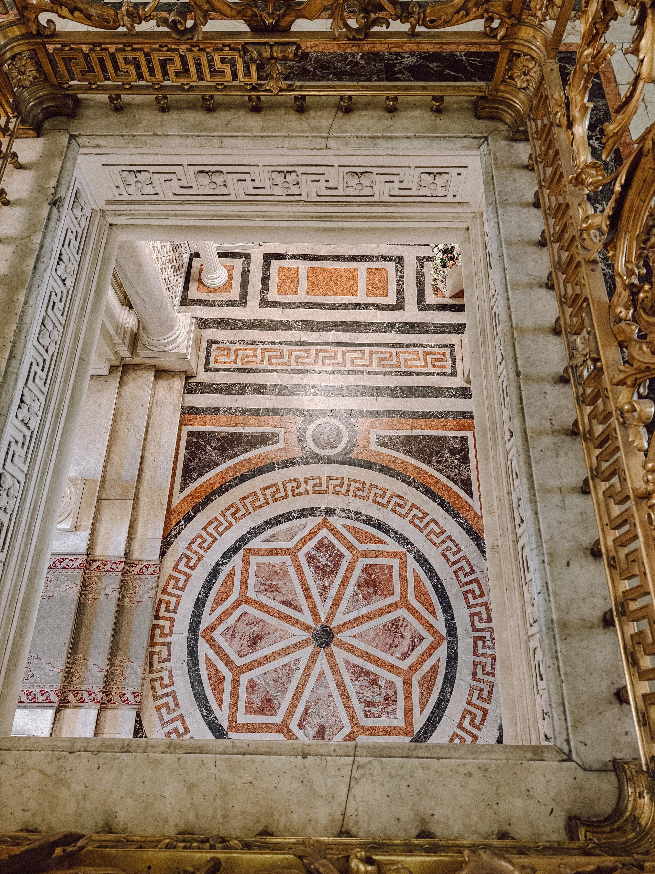 ФОТО НА ТЕЛЕФОН ВО ВРЕМЯ БРАКОСОЧЕТАНИЯ В ПЕРВОМ ДВОРЦЕ И ПРОГУЛКИ. Профессиональный фотограф, Санкт-Петербург — Виктория Богомолова