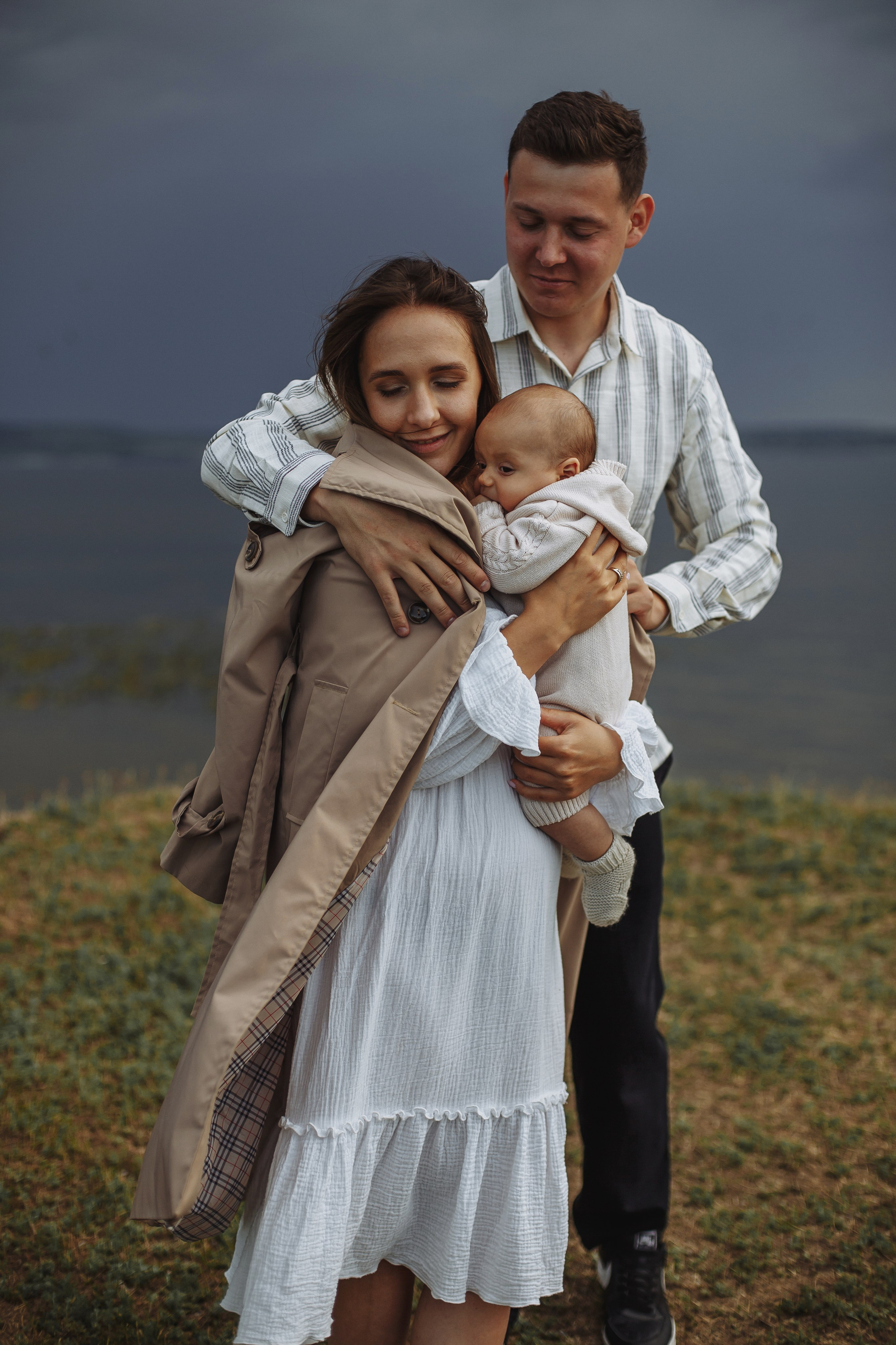 Теплая семейная фотосессия во время грозы. Семейный и свадебный фотограф в Саратове Катерина Оленская