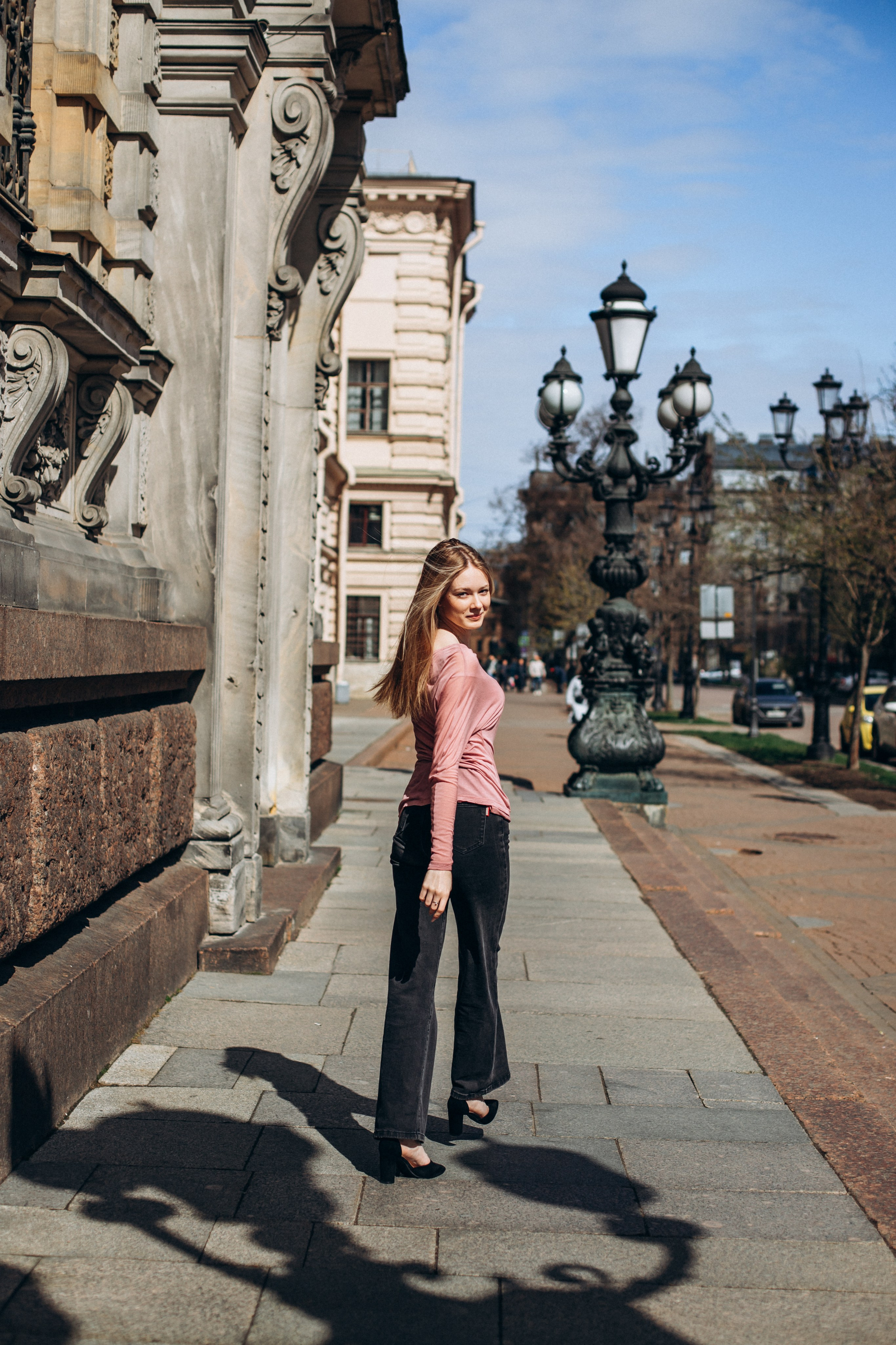 Юлия в мае. Фотопрогулка в Петербурге. Индивидуальный и семейный фотограф в Санкт-Петербурге