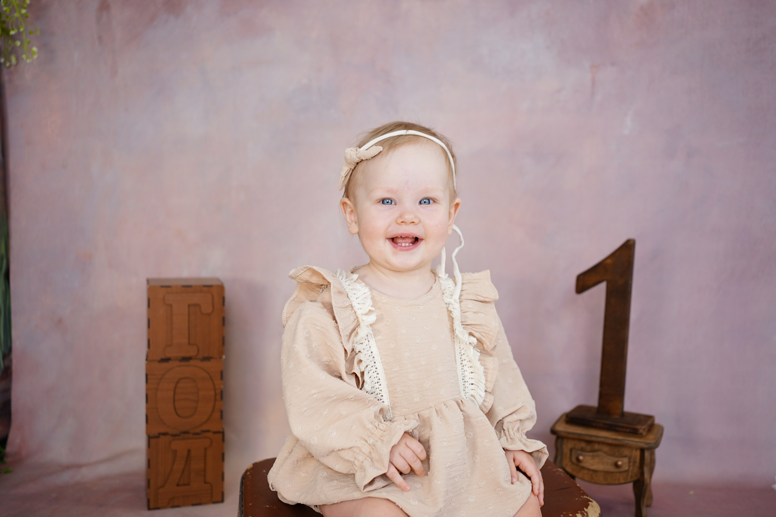 Фотозоны на ХОЛСТЕ. Детская Фотостудия ГОДОВАСИКИ в Санкт-Петербурге фотосесия на годик