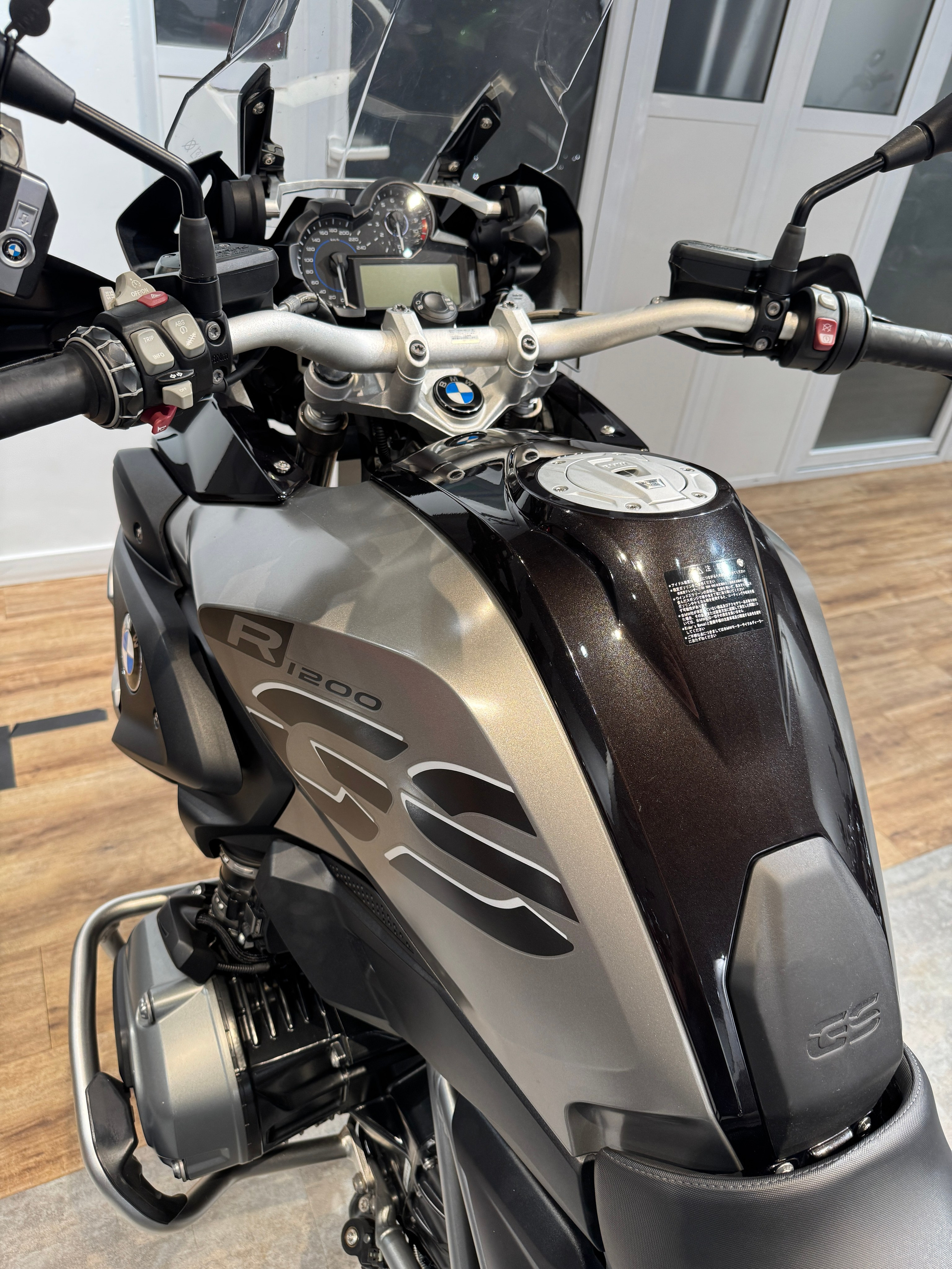 2015 BMW R1200GS Black/Agate Grey — подробнее на сайте. Hello Davidson, Москва. Только хорошие мотоциклы…