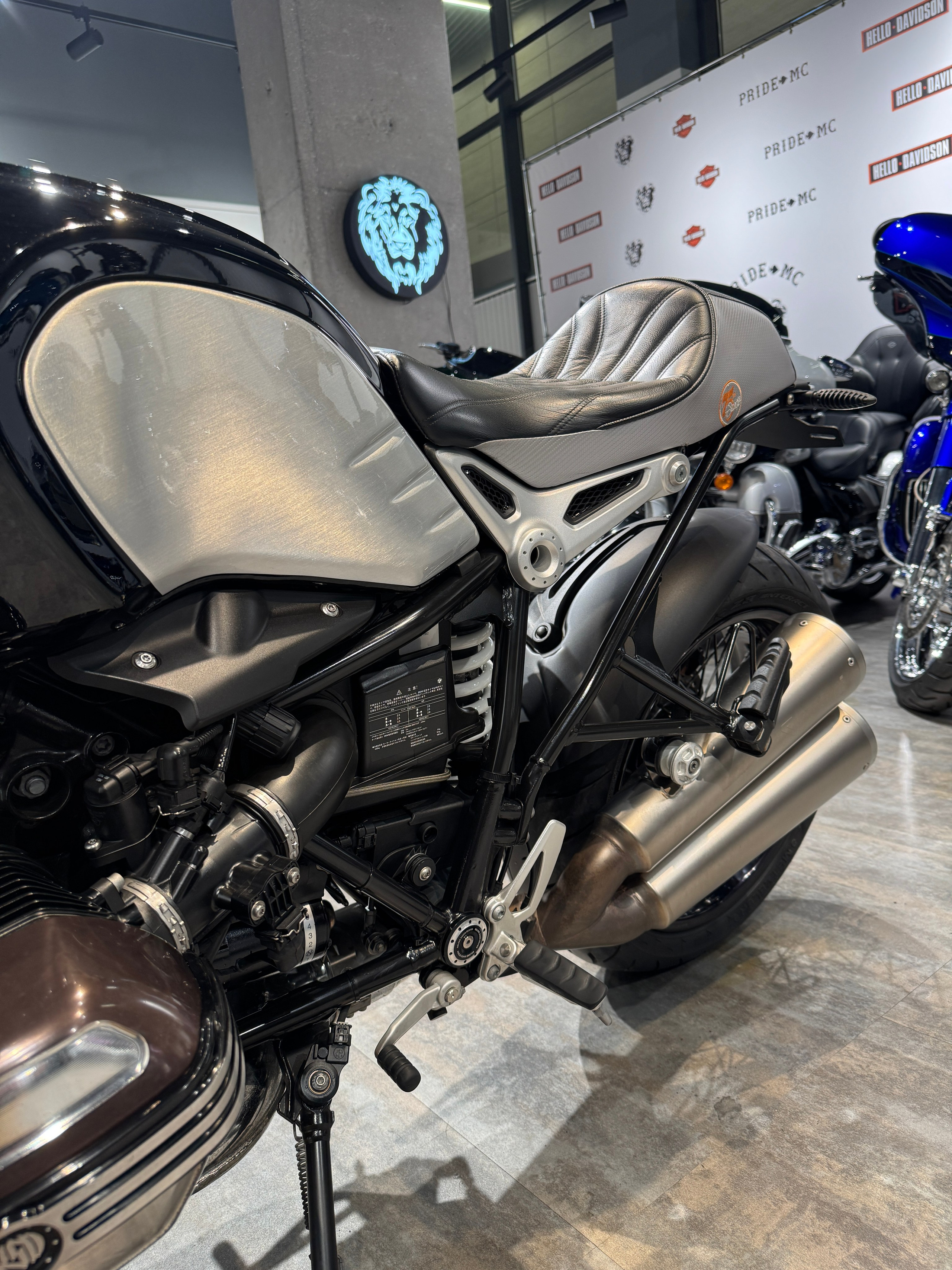 BMW R Nine T (Corbin Cafe Racer). Hello Davidson, Москва. Только хорошие мотоциклы…