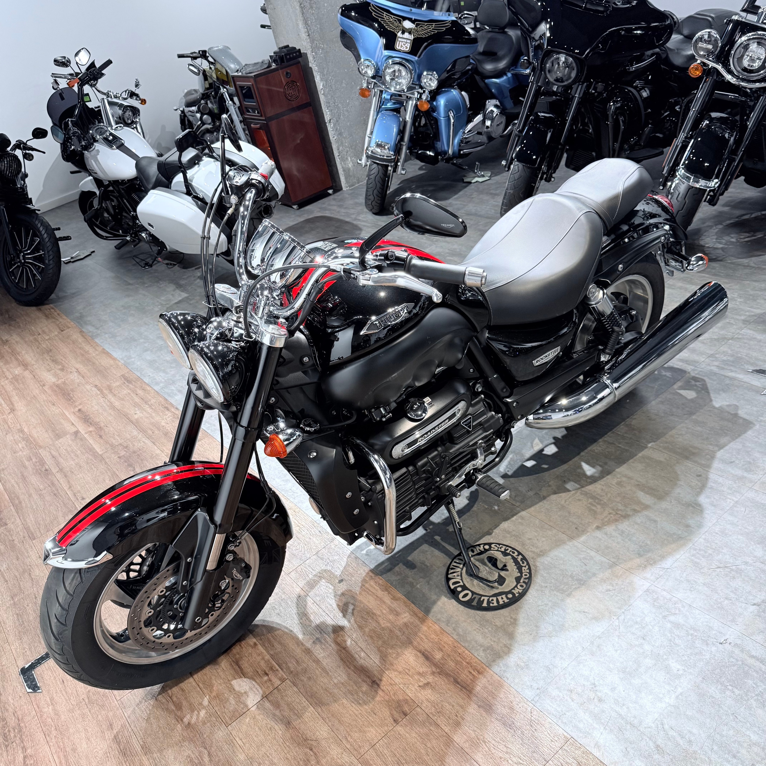 Купить Triumph 2017 Rocket III Roadster — подробнее на сайте. Hello Davidson, Москва. Только хорошие мотоциклы…