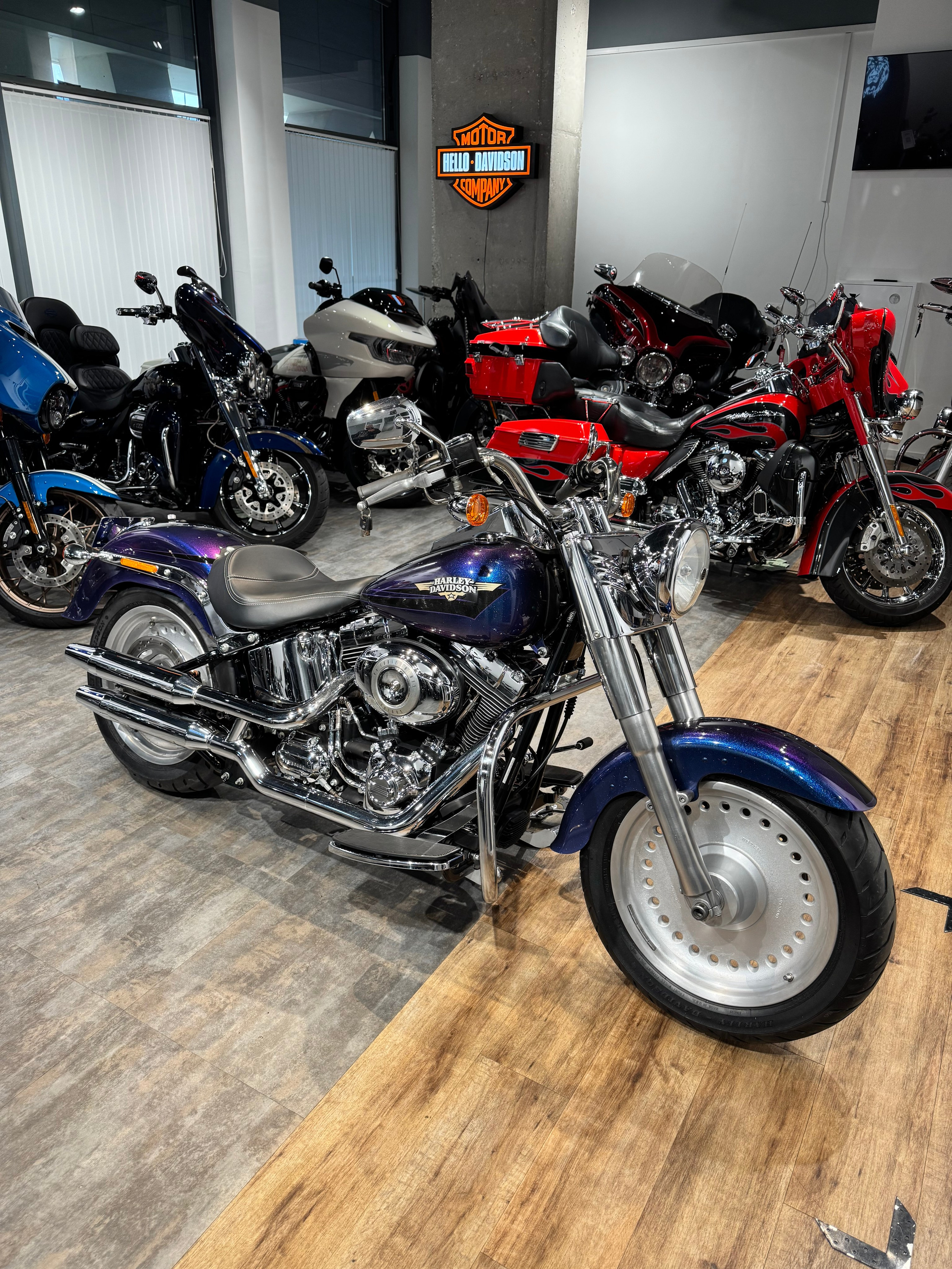 Мотоциклы Harley-Davidson 2010 Fat Boy (Flame Blue Pearl) (Softail)  — купить мотоцикл. Hello Davidson, Москва. Только хорошие мотоциклы…