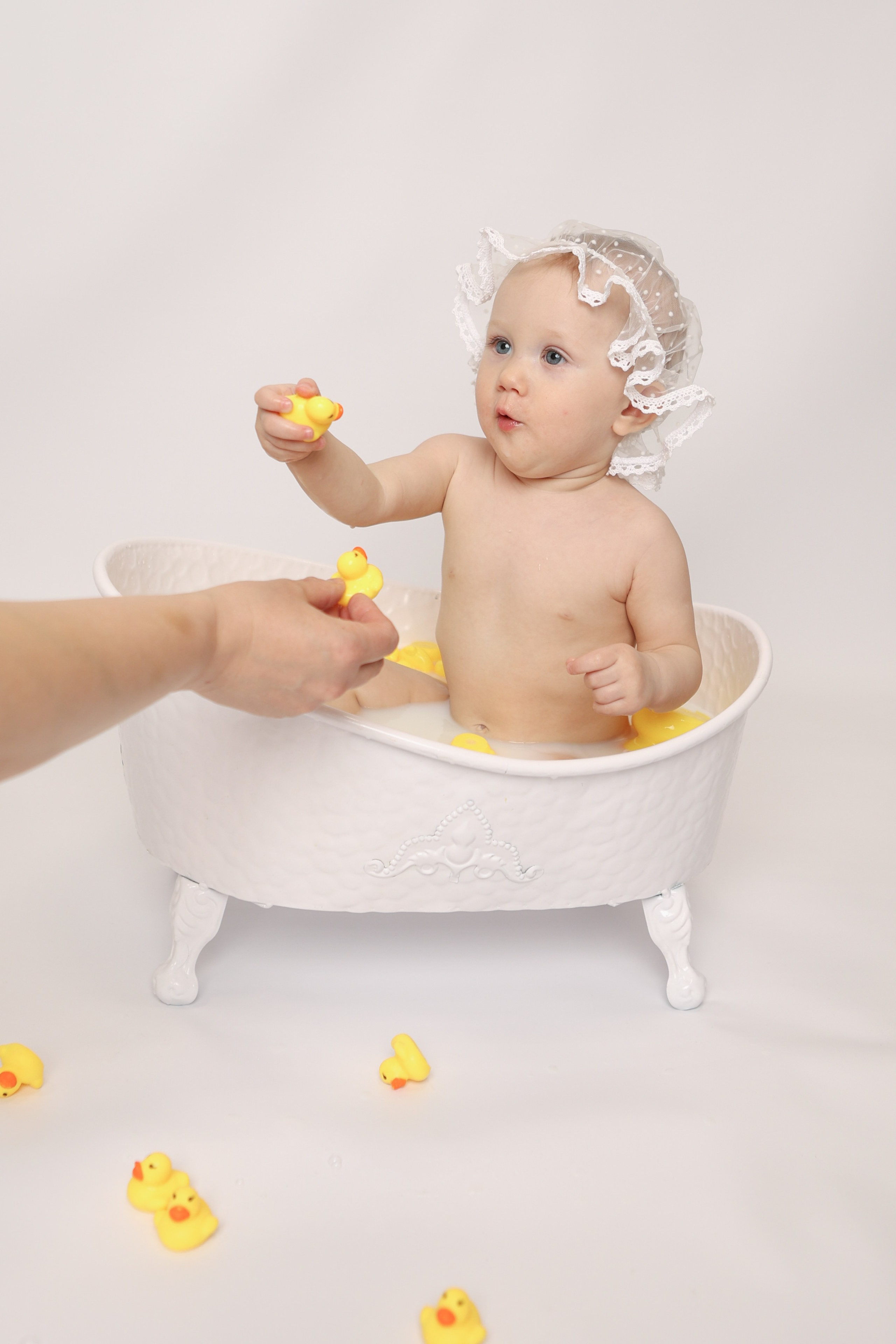 Молочные ванночки. Фотограф новорожденных. Детский и семейный фотограф Марьяна Юдина