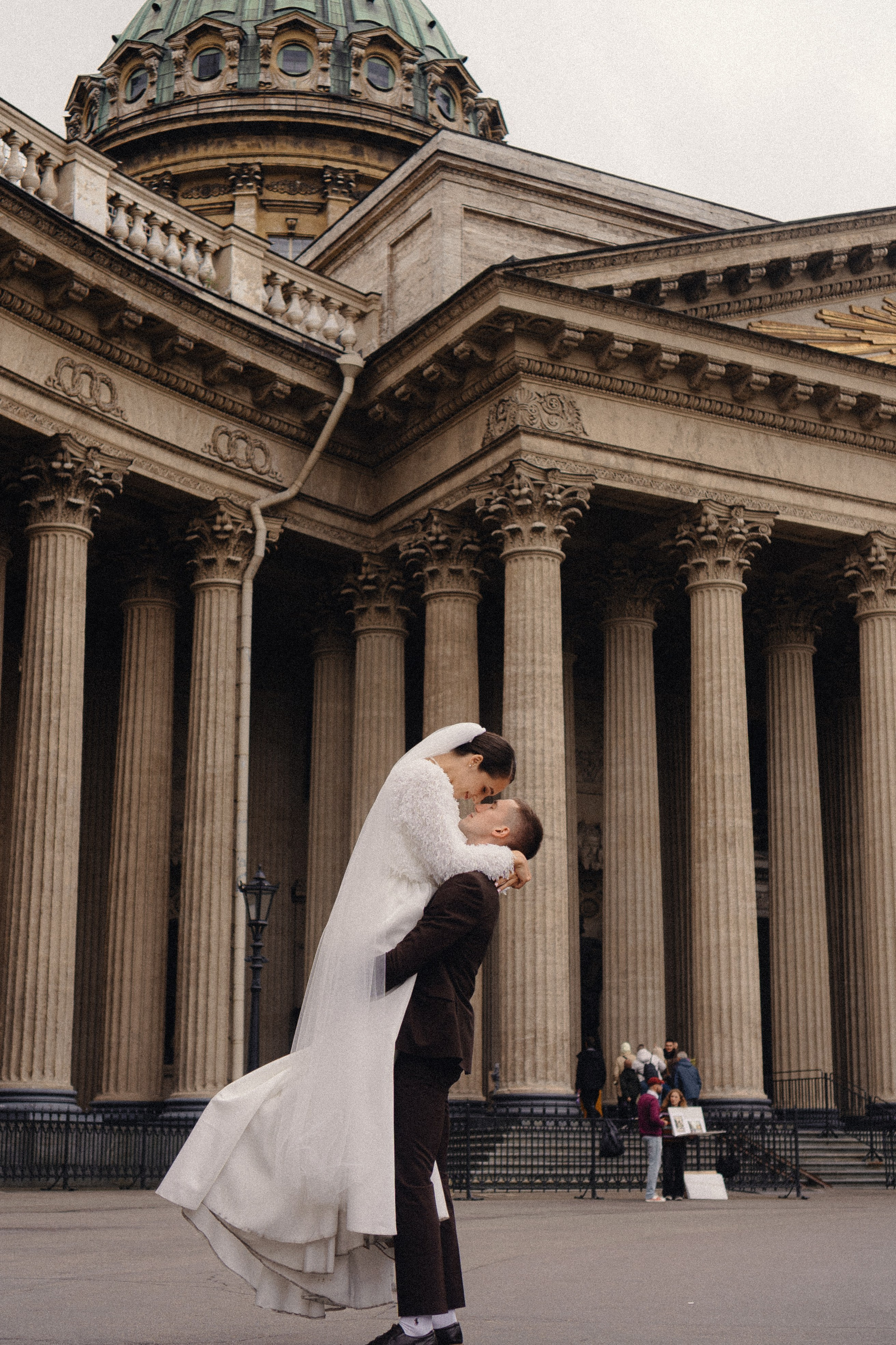 СВАДЕБНАЯ ПРОГУЛКА В САНТК-ПЕТЕРБУРГЕ (ИСАКИЕВСКИЙ СОБОР, ЗИМНЯЯ КАНАВКА, ЭРМИТАЖ И БОЛЬШАЯ МОРСКАЯ УЛИЦА). Профессиональный фотограф, Санкт-Петербург — Виктория Богомолова