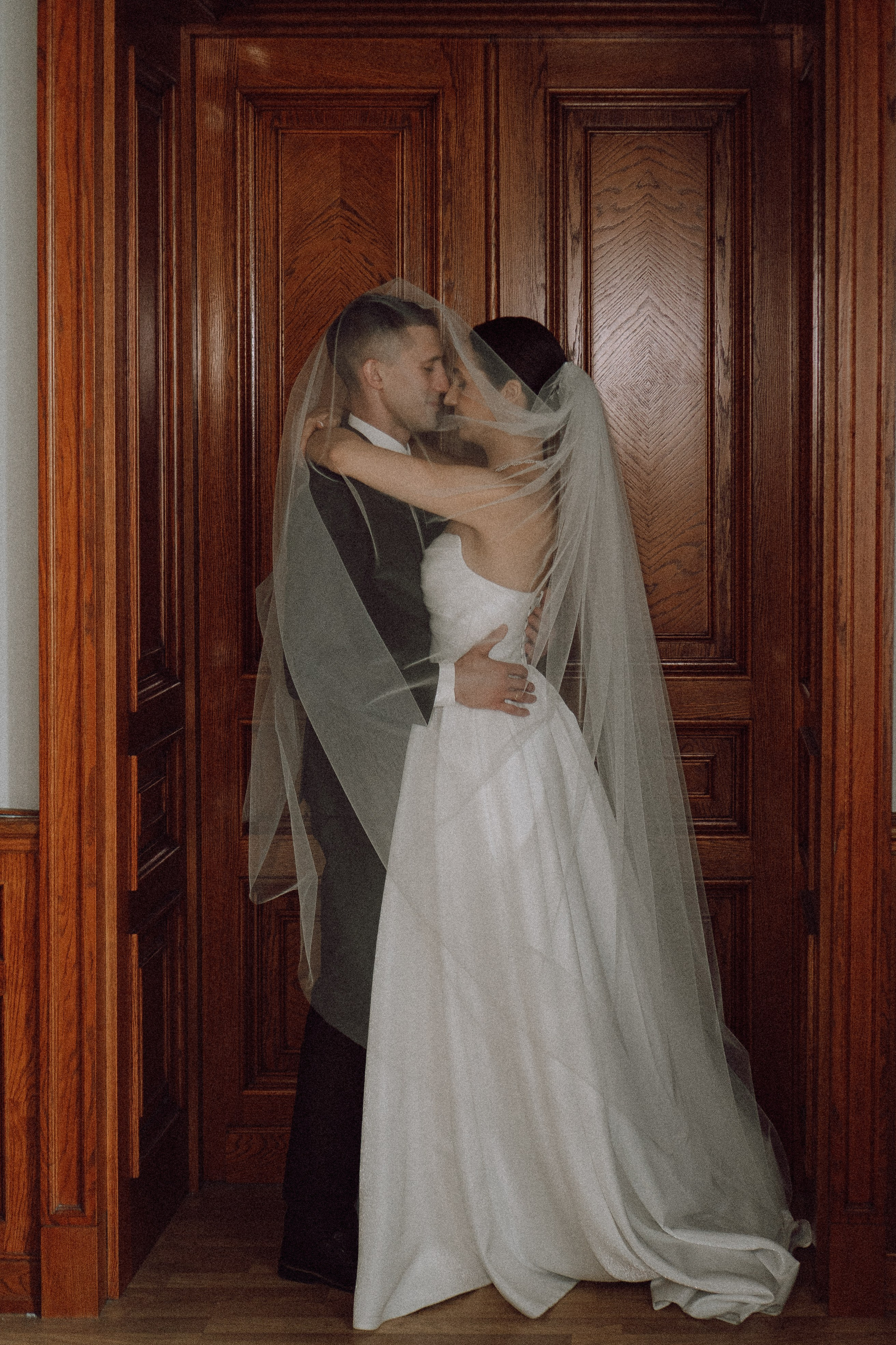 СВАДЕБНАЯ ПРОГУЛКА В САНТК-ПЕТЕРБУРГЕ (ИСАКИЕВСКИЙ СОБОР, ЗИМНЯЯ КАНАВКА, ЭРМИТАЖ И БОЛЬШАЯ МОРСКАЯ УЛИЦА). Профессиональный фотограф, Санкт-Петербург — Виктория Богомолова