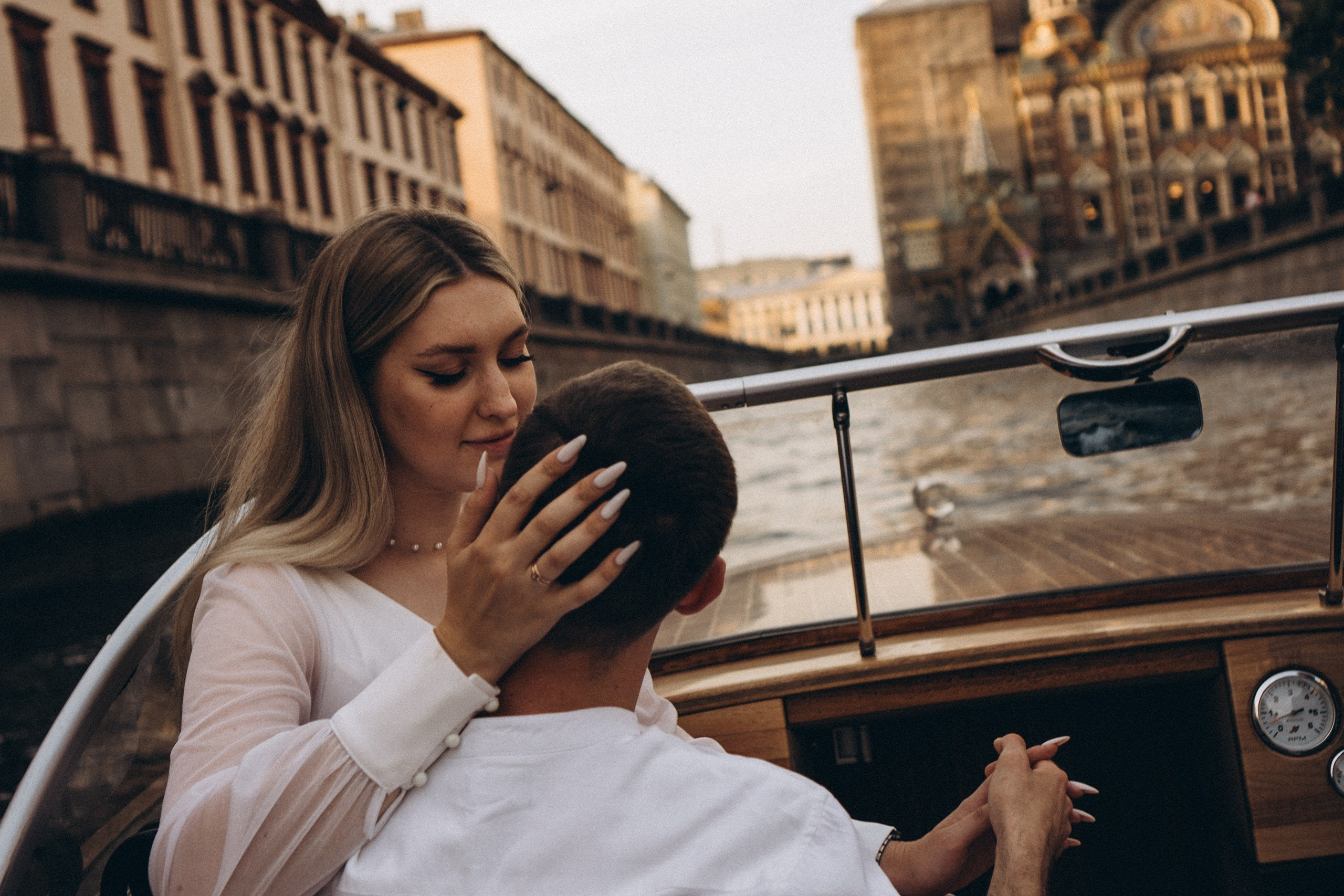 СВАДЕНБНАЯ СЬЕМКА НА КАТЕРЕ ПО КАНАЛАМ САНКТ-ПЕТЕРБУРГА И В АКВАТОРИИ НЕВЫ. Профессиональный фотограф, Санкт-Петербург — Виктория Богомолова