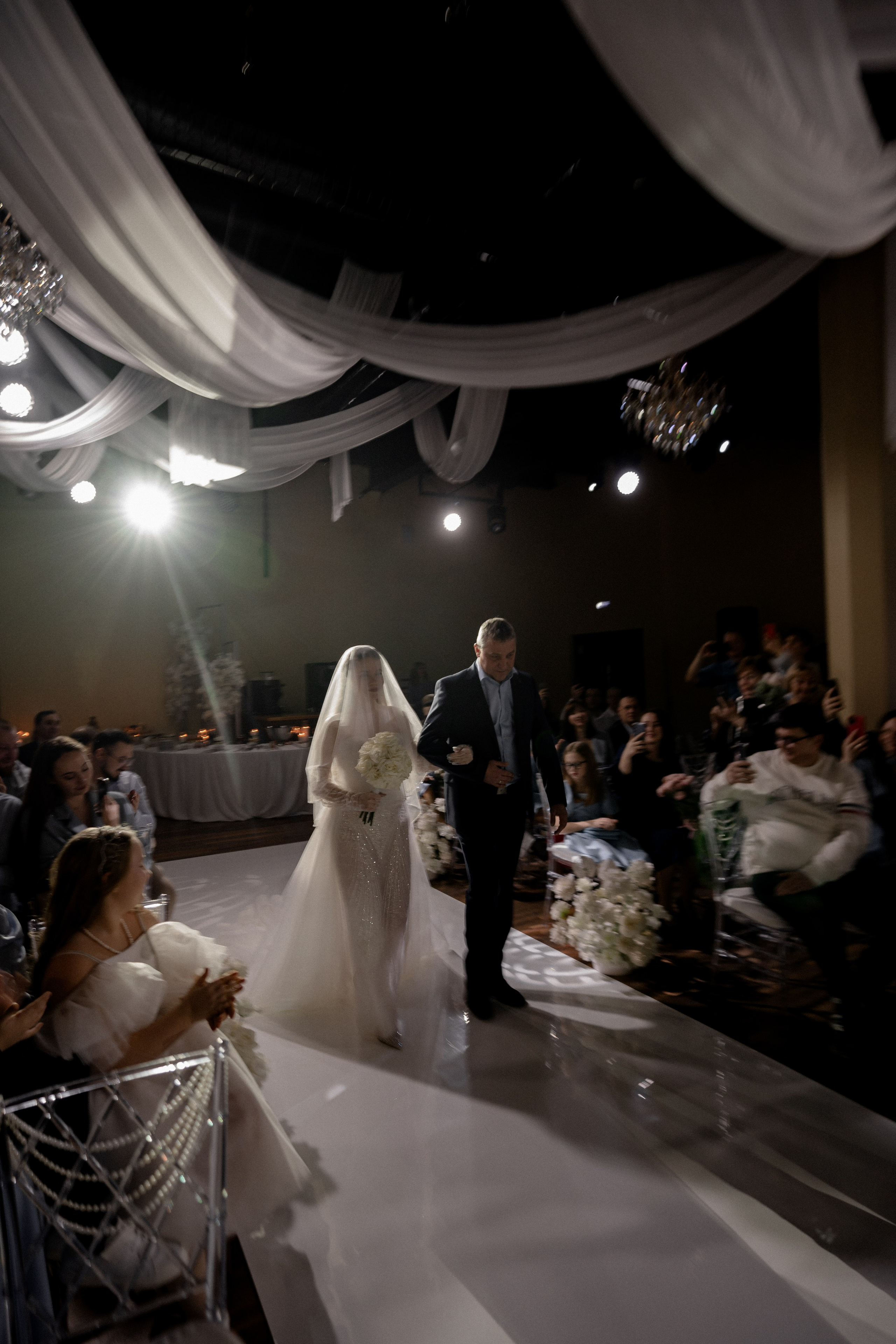 СВАДЕБНАЯ СЬЕМКА СБОРОВ В ОТЕЛЕ И ВЫЕЗД НА ЦЕРЕМОНИЮ (СНЯТО В СИБИРЕ В НИЖНЕВАРТОВСКЕ). Профессиональный фотограф, Санкт-Петербург — Виктория Богомолова