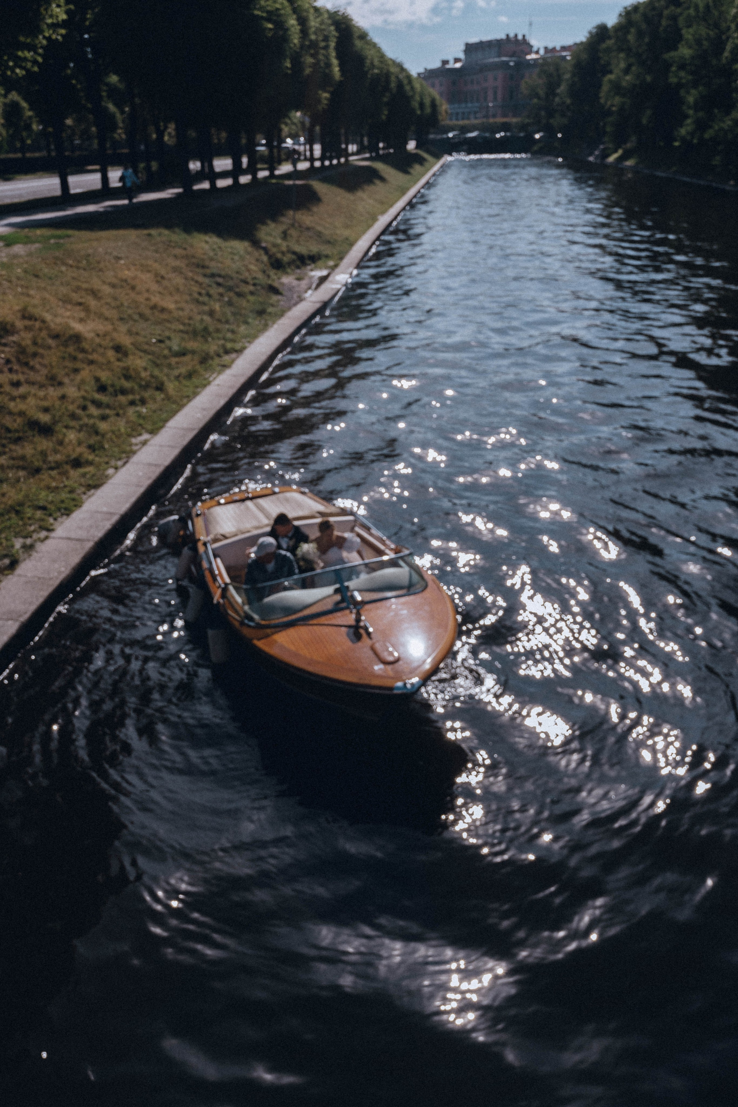 СВАДЕНБНАЯ СЬЕМКА НА КАТЕРЕ ПО КАНАЛАМ САНКТ-ПЕТЕРБУРГА И В АКВАТОРИИ НЕВЫ. Профессиональный фотограф, Санкт-Петербург — Виктория Богомолова