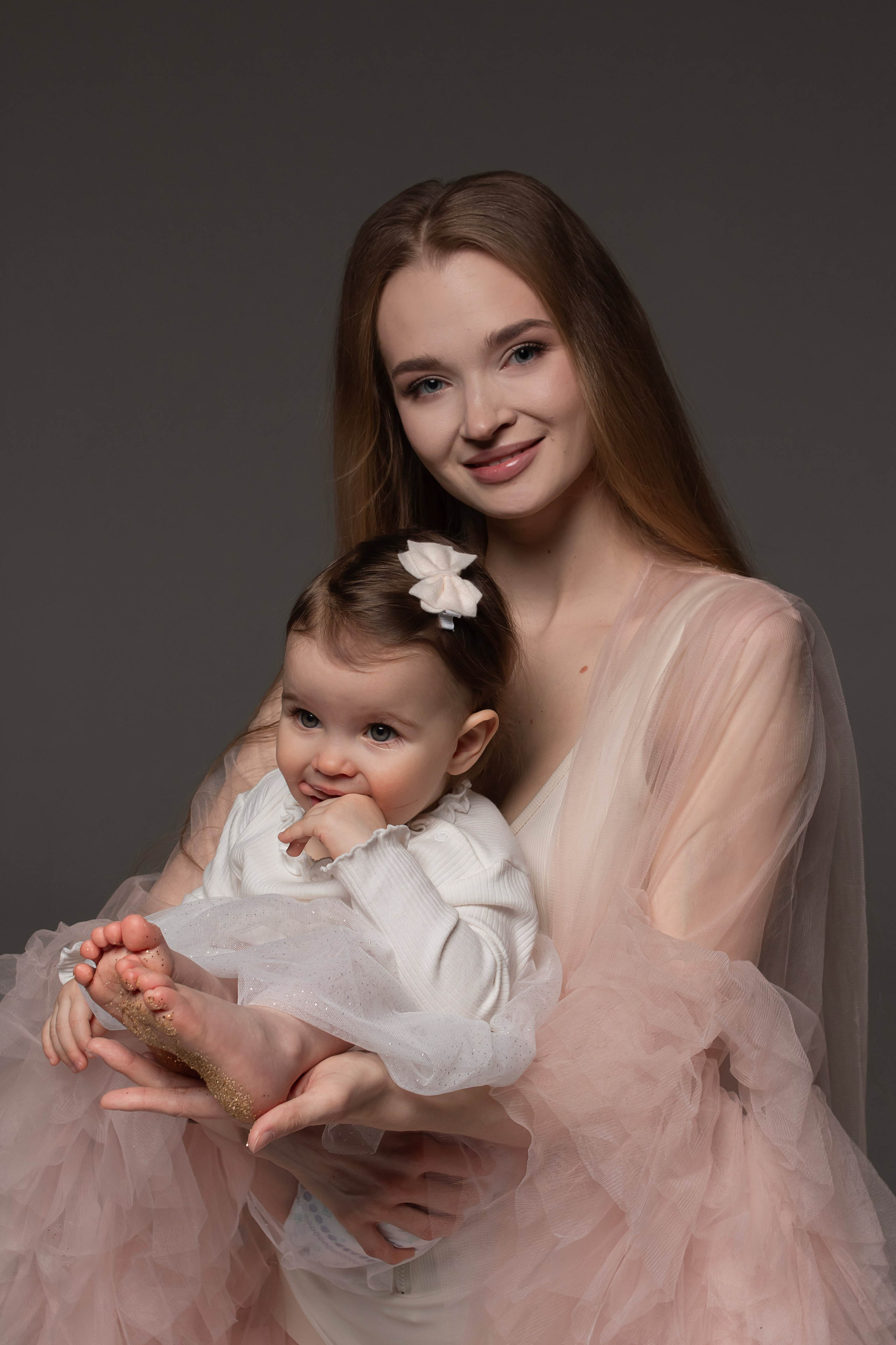 Мама с дочей. Тютина Оля фотограф-ретушер Екатеринбург