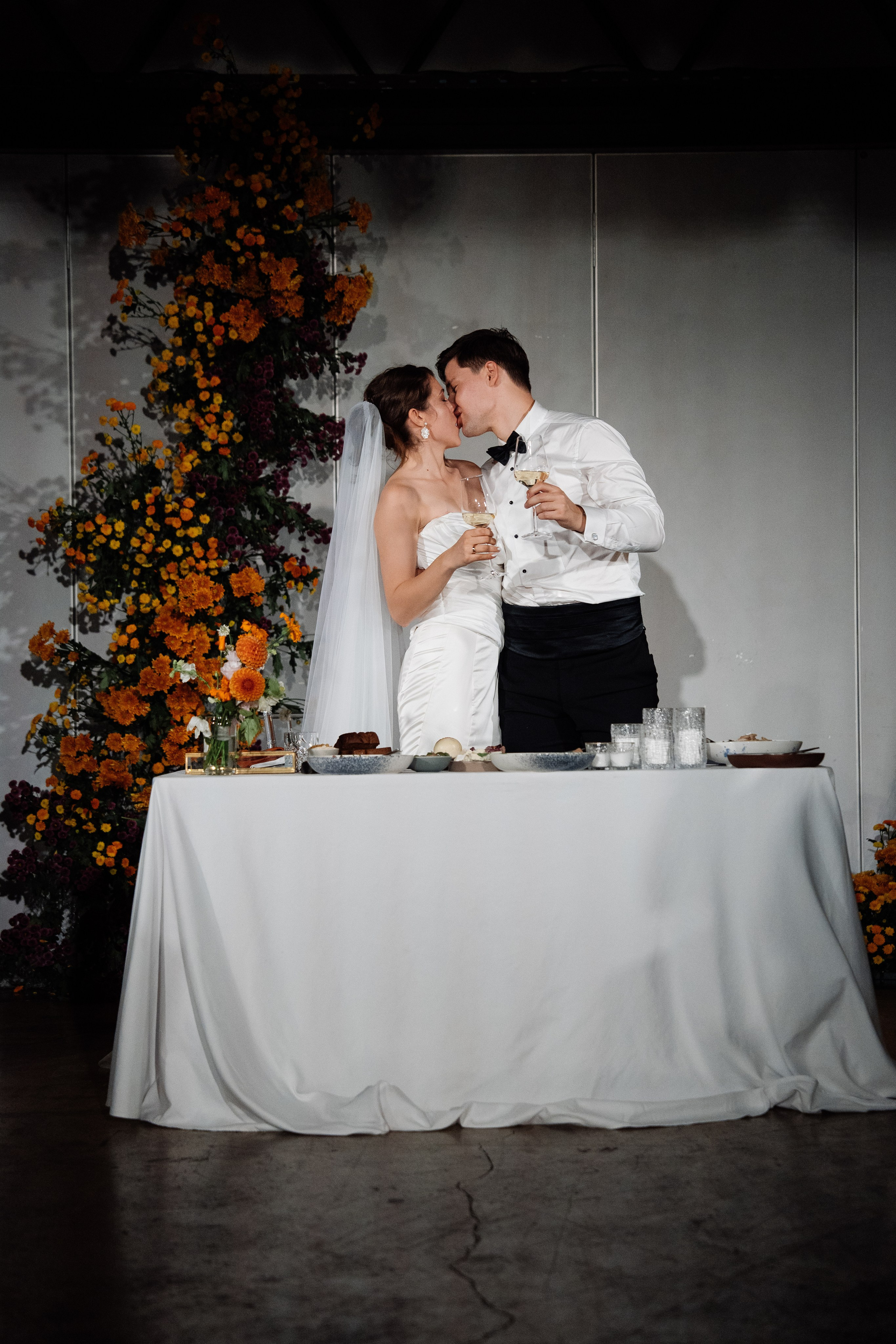 Оранжевая свадьба в гребешках. Свадебный фотограф организатор в Санкт-Петербурге Ассоль Опарина