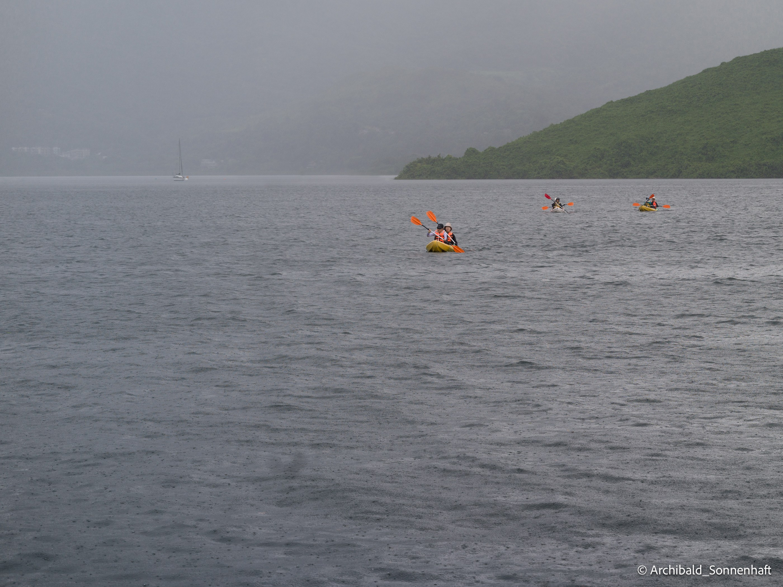 Kayaking. Photographer in Guangzhou, China. Archibald Sonnenhaft