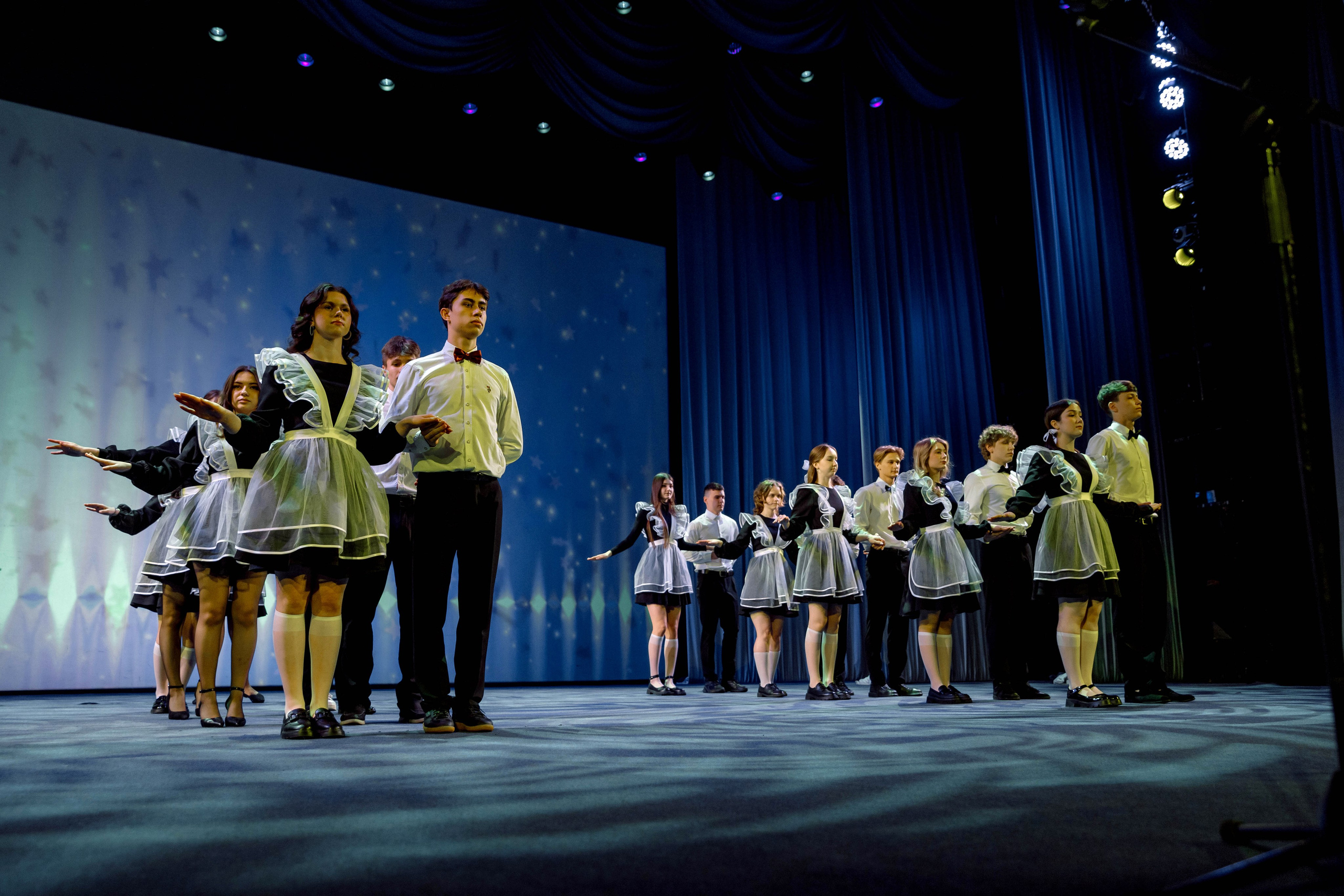 Гимназия 25 — последний звонок (Драм Театр). Свадебный фотограф Иркутск, репортажный фотограф Иркутск