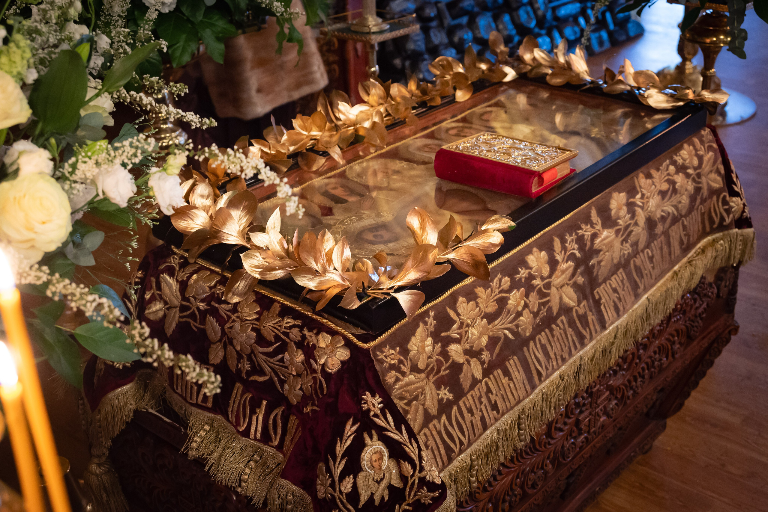 Богородский храм. Вынос Плащаницы. Антон и Татьяна Денисенко — В храме