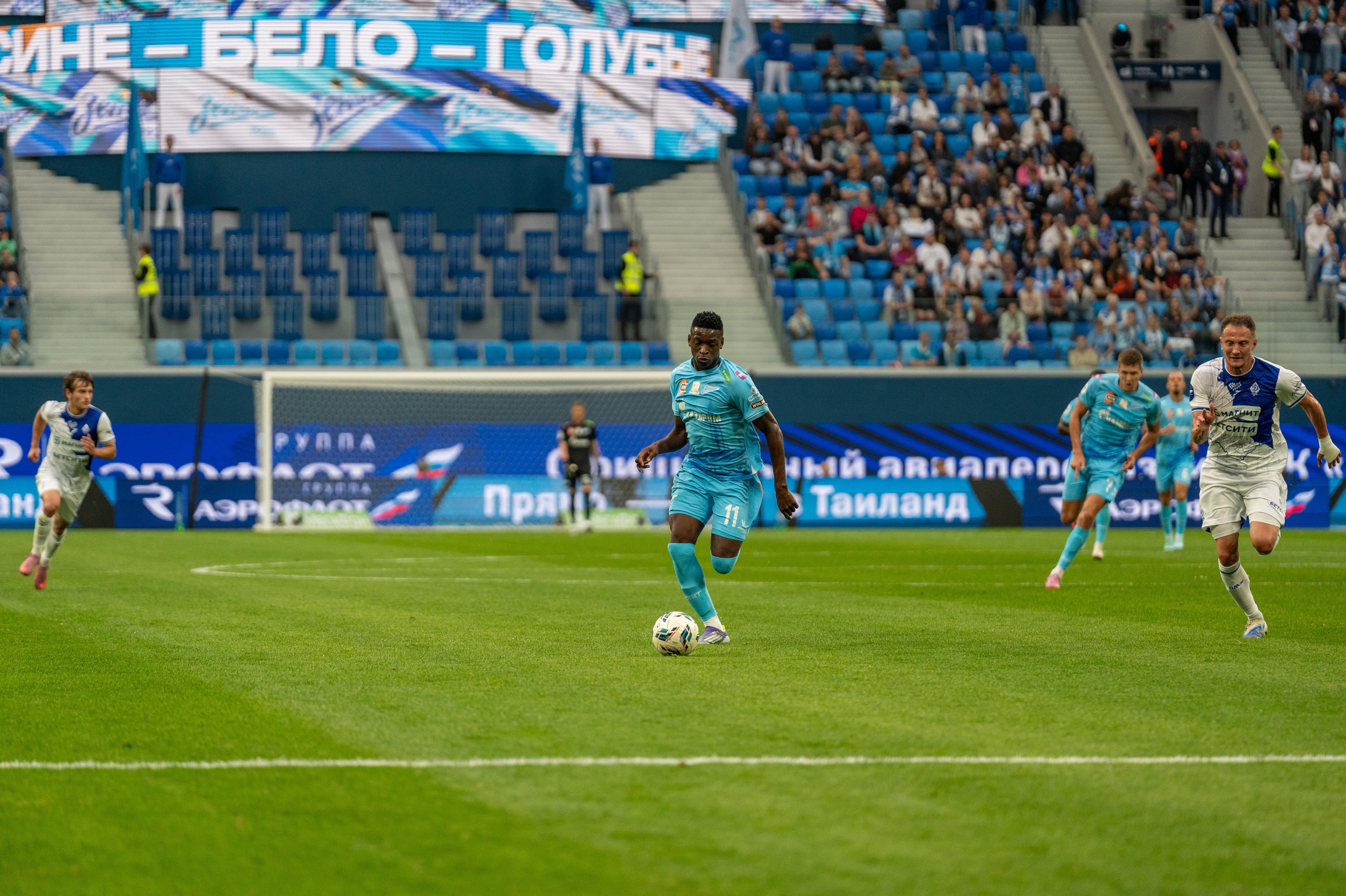 Момент атаки Зенита на Газпром Арене