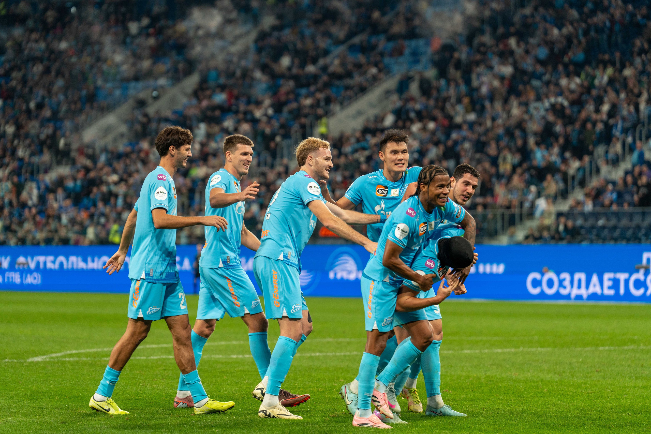 Зенит — Локомотив: фотогалерея 14-го тура РПЛ на Газпром Арене | Антон Гауф. Спортивный фотограф в Санкт-Петербурге | Антон Гауф