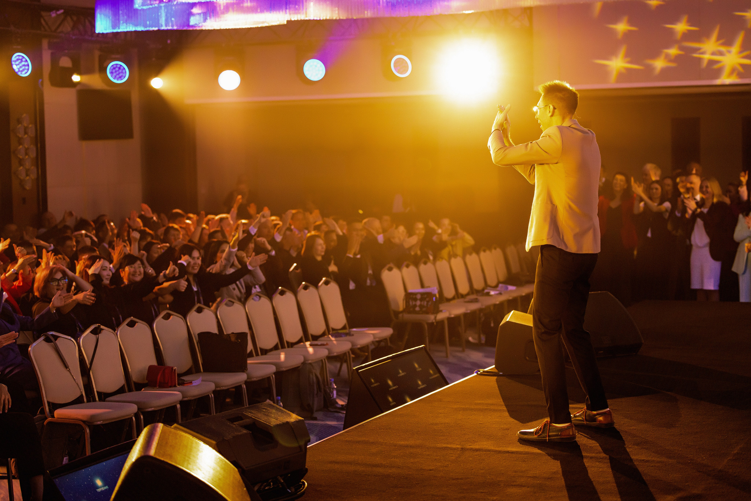 Конференция Astrazene. Кристина Шнайдер репортажный фотограф Алматы