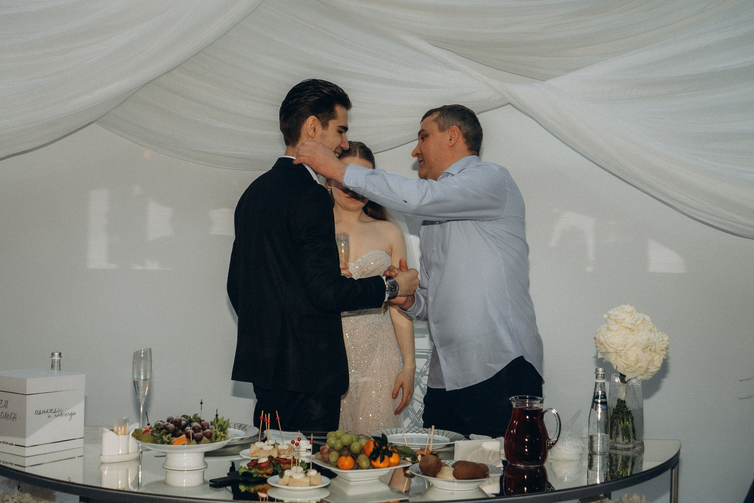 СВАДЕБНАЯ СЬЕМКА СБОРОВ В ОТЕЛЕ И ВЫЕЗД НА ЦЕРЕМОНИЮ (СНЯТО В СИБИРЕ В НИЖНЕВАРТОВСКЕ). Профессиональный фотограф, Санкт-Петербург — Виктория Богомолова