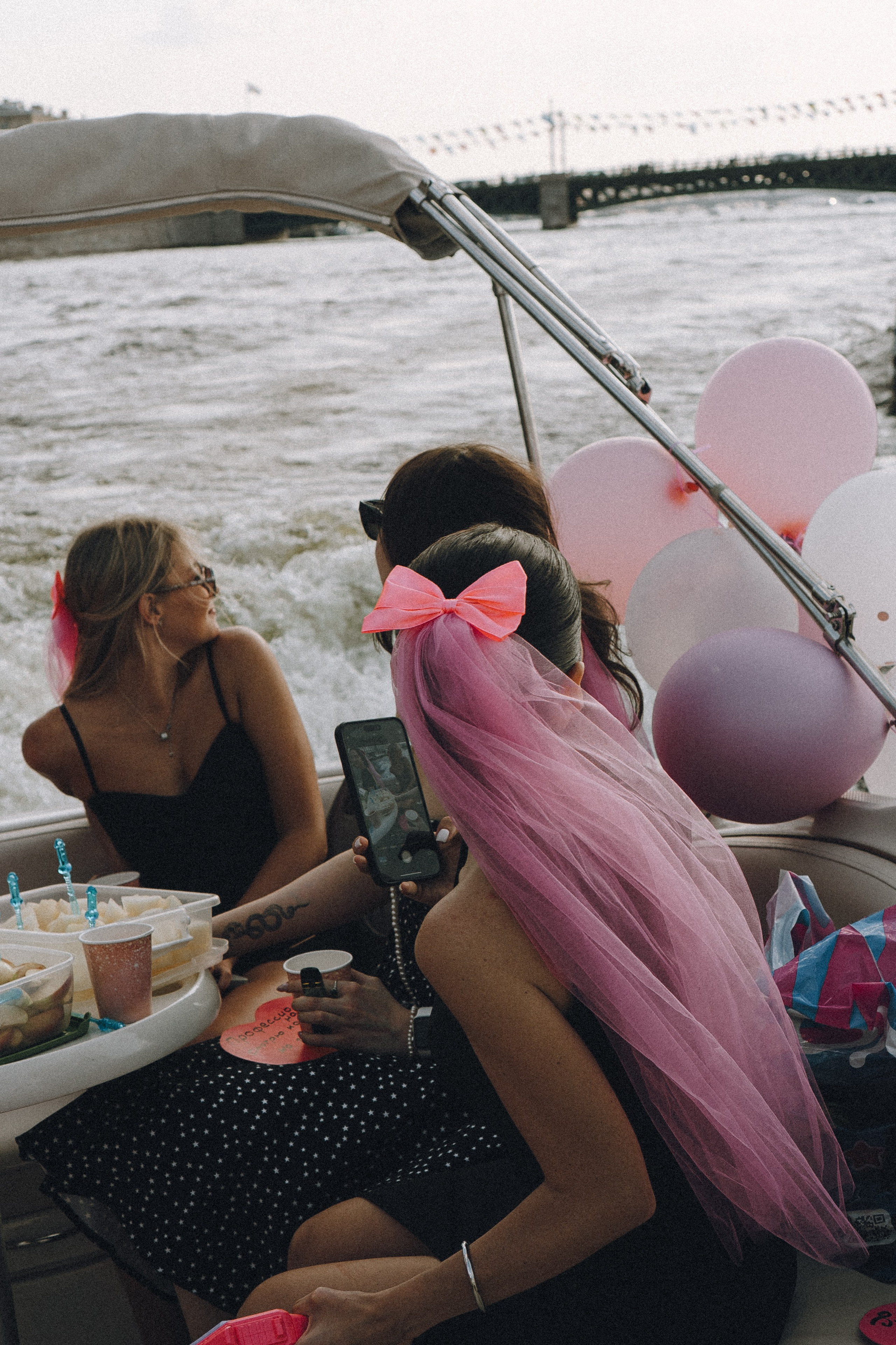 ДЕВИЧНИК НА КАТЕРЕ. Профессиональный фотограф, Санкт-Петербург — Виктория Богомолова