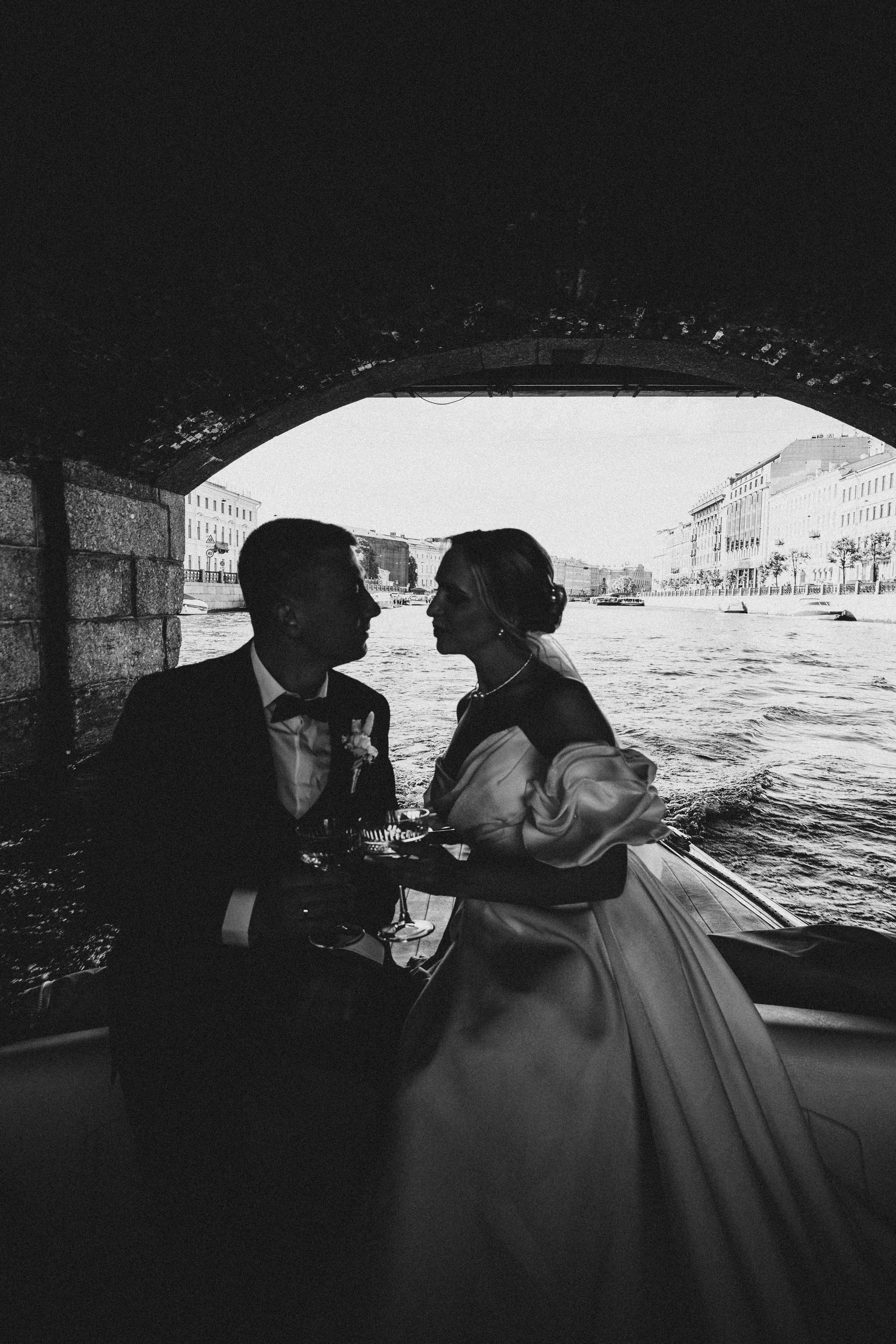 СВАДЕНБНАЯ СЬЕМКА НА КАТЕРЕ ПО КАНАЛАМ САНКТ-ПЕТЕРБУРГА И В АКВАТОРИИ НЕВЫ. Профессиональный фотограф, Санкт-Петербург — Виктория Богомолова