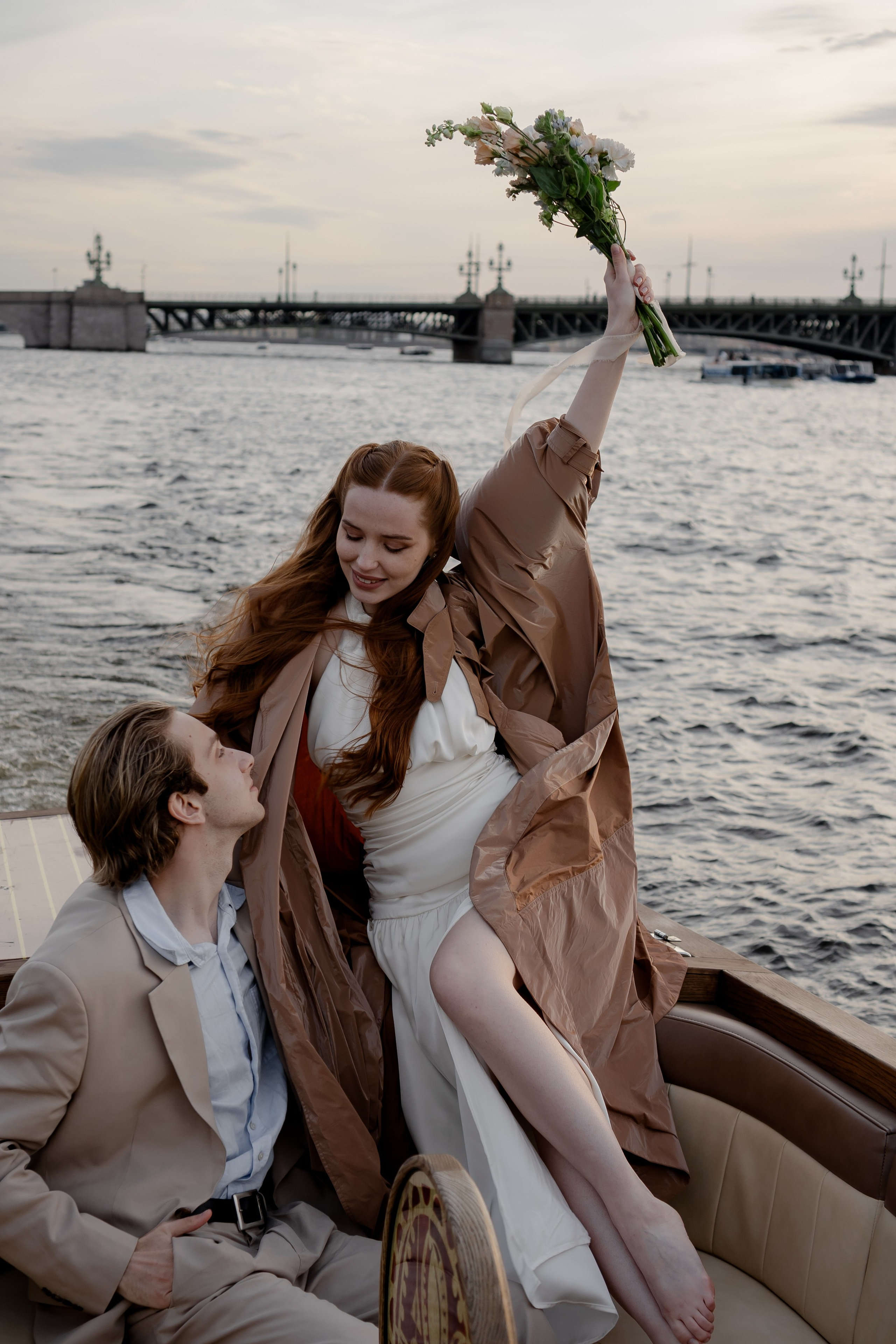 СВАДЕНБНАЯ СЬЕМКА НА КАТЕРЕ ПО КАНАЛАМ САНКТ-ПЕТЕРБУРГА И В АКВАТОРИИ НЕВЫ. Профессиональный фотограф, Санкт-Петербург — Виктория Богомолова