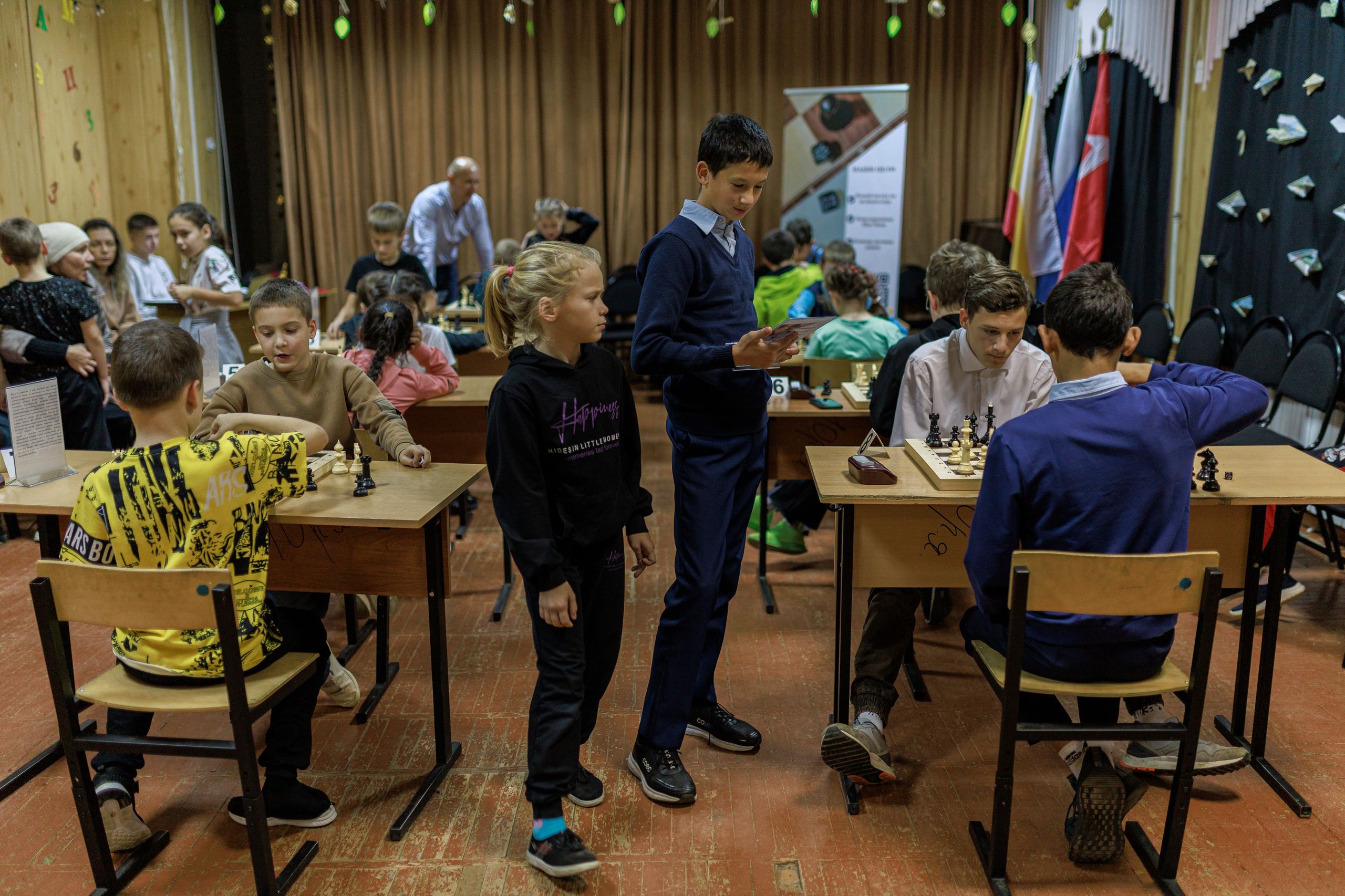 Репортажная сьёмка игры в шахматы в детском доме. Семейный и детский фотограф в Рязани Васюгова Мария