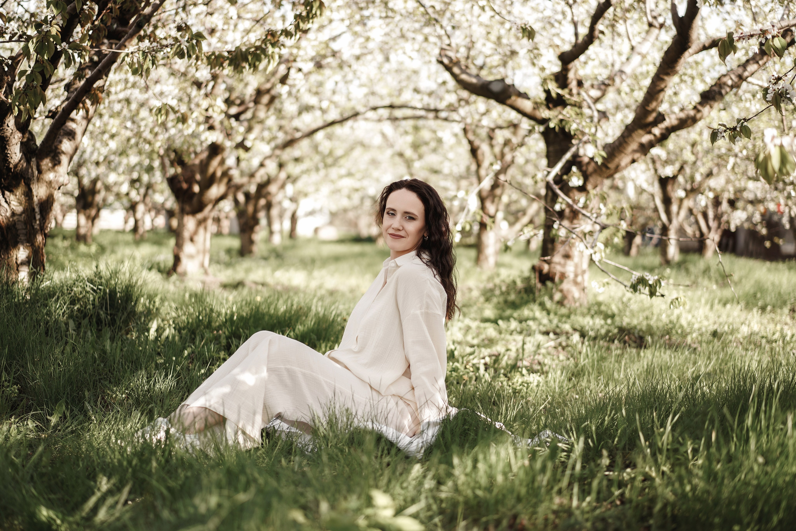 Семейная фотосессия на цветущих садах. Свадебный фотограф в Ростове-на-Дону. Таинство Крещения и Венчания, семейные фотосессии. Алёна Чёботова