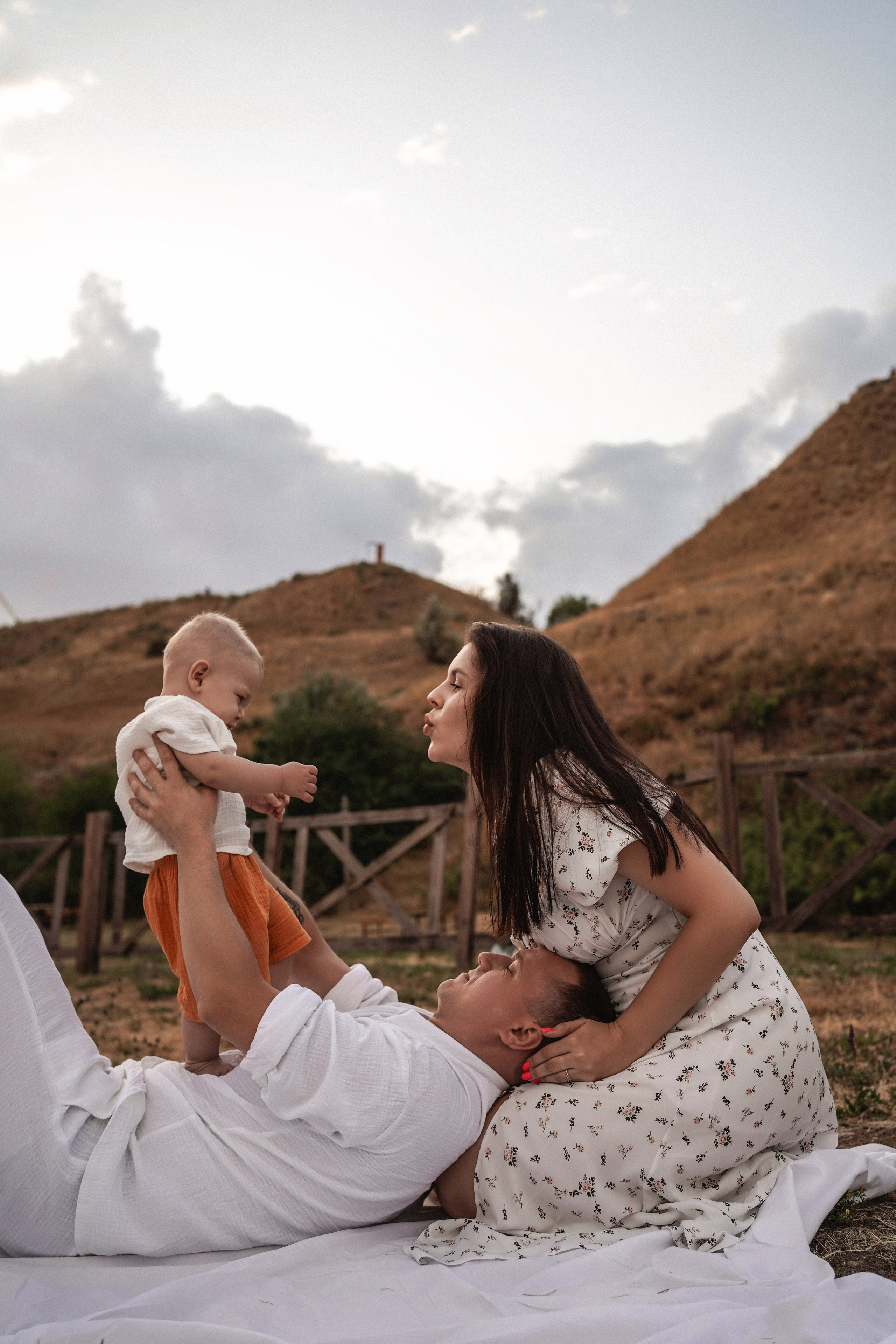 Семейный фотограф в Ростове-на-Дону и Батайске. Фотосессия на Маяке в Мержаново. Свадебный фотограф в Ростове-на-Дону. Таинство Крещения и Венчания, семейные фотосессии. Алёна Чёботова