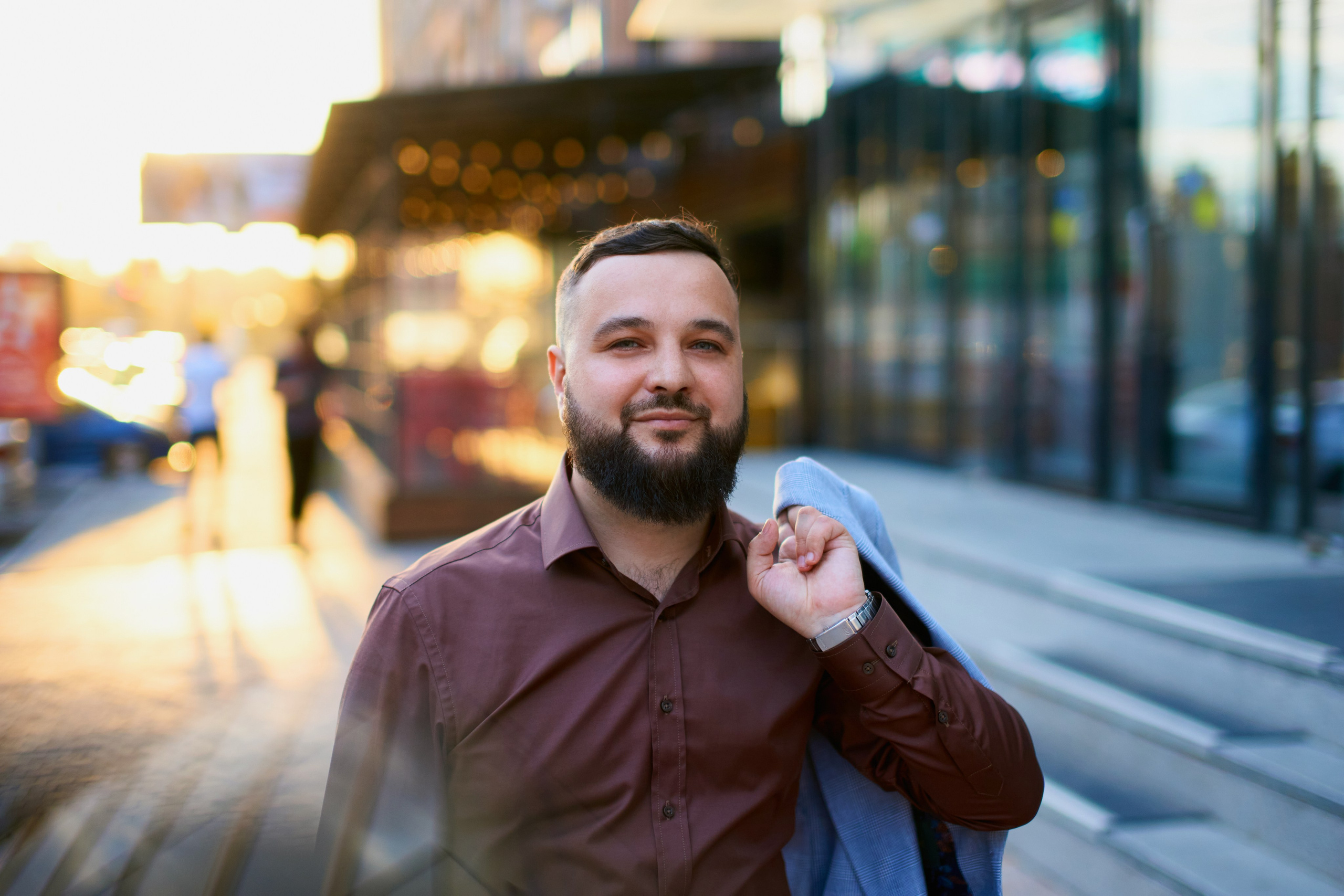 Мужская портретная фотосессия для Артема на улице. Репортажный и женский фотограф в Новосибирске