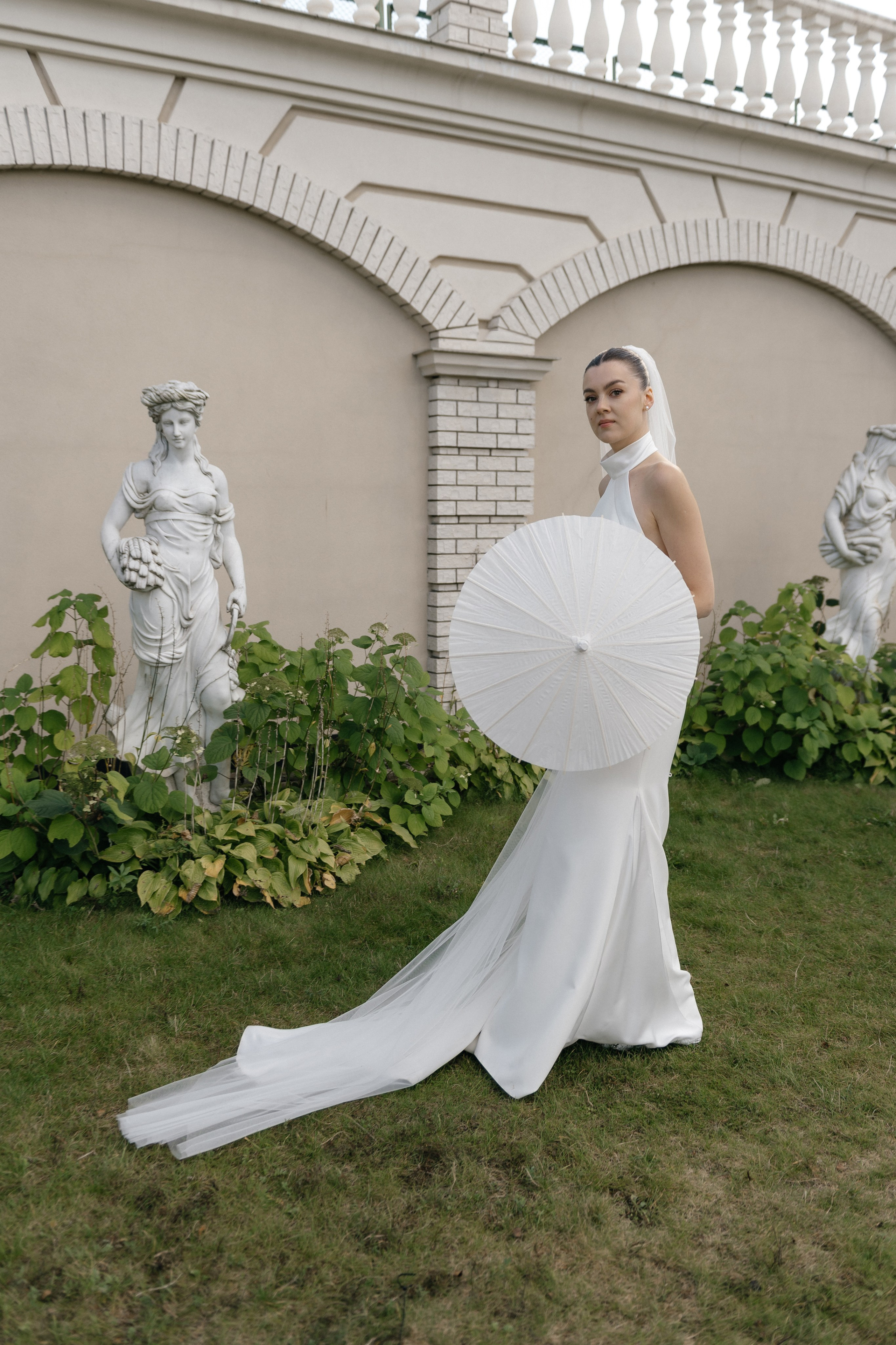 Wedding day in VERSAL PARK. Wedding PHOTOGRAPHER Andrew Vnukov
