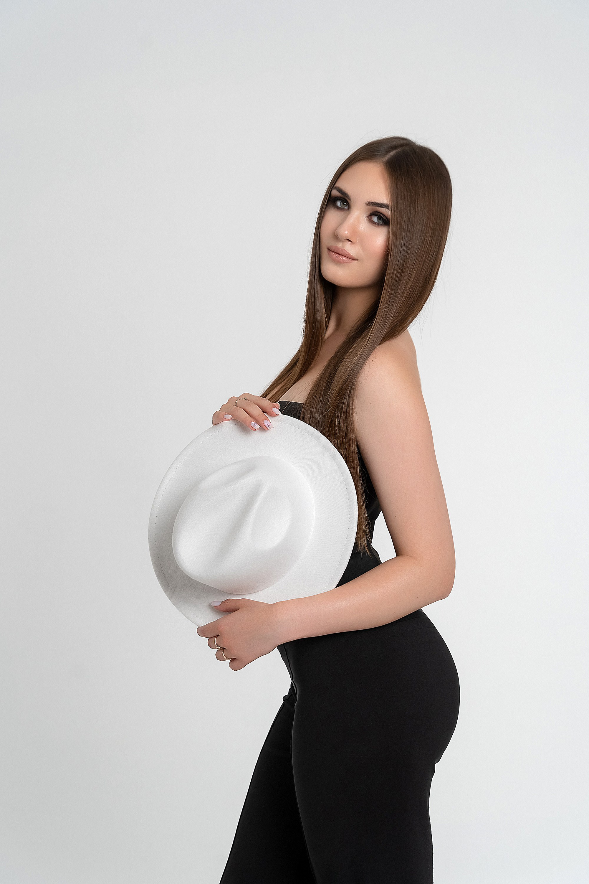 индивидуальная фотосессия женская фотосъемка студийная фотосессия минимализм фотостудия Армавир циклорама