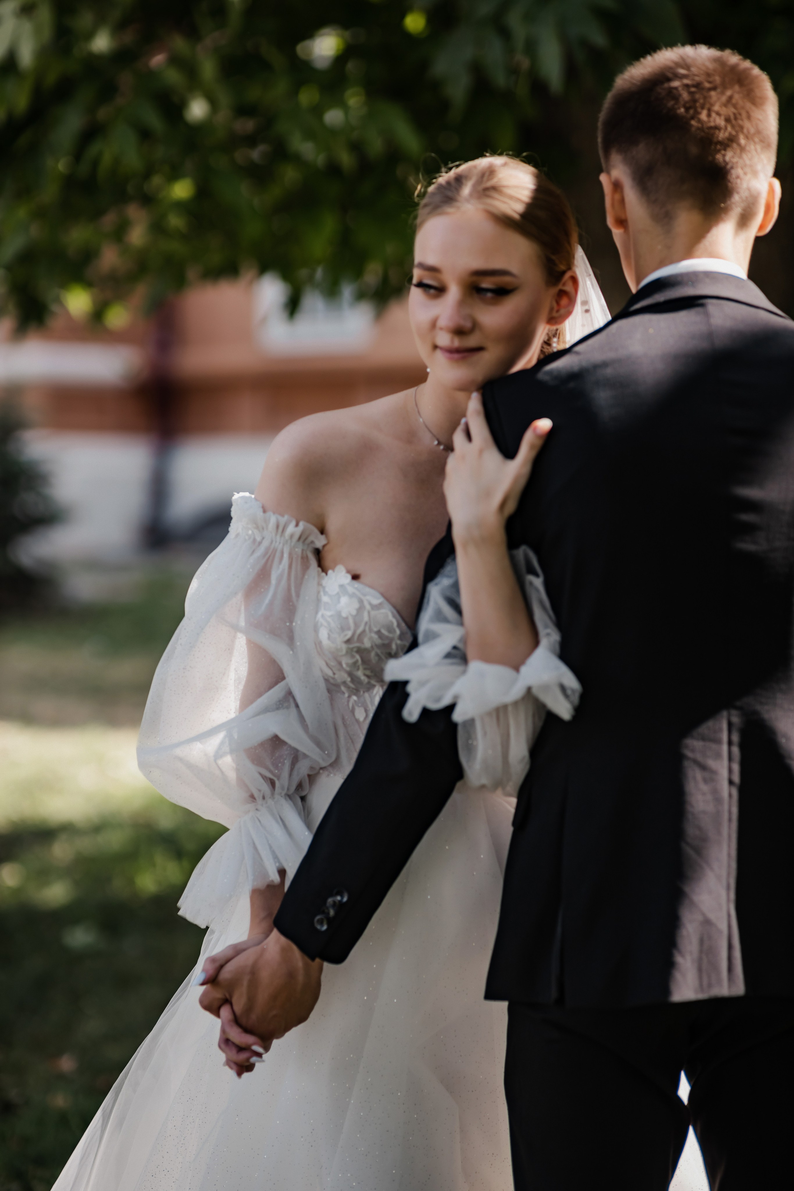 Артём Елена