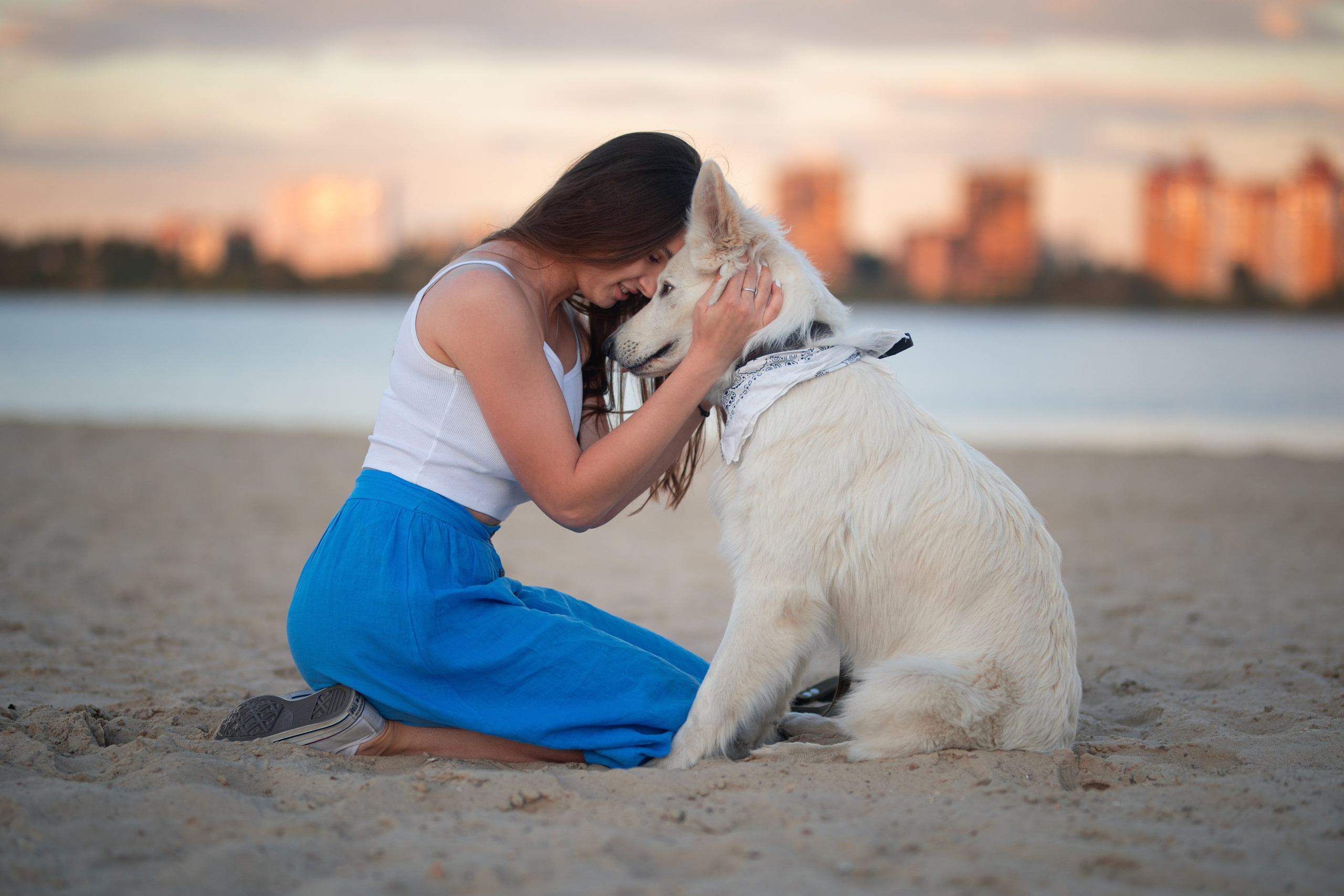 Фотосет с Натальей и собакой на берегу реки в формате для «себя»