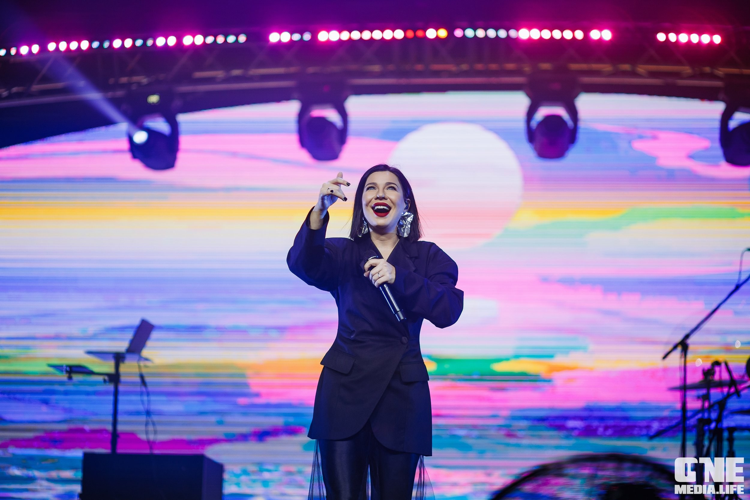 Фоторепортаж с концерта Ёлки. One Media Life: фоторепортажи, фотоотчеты с мероприятий и заведений