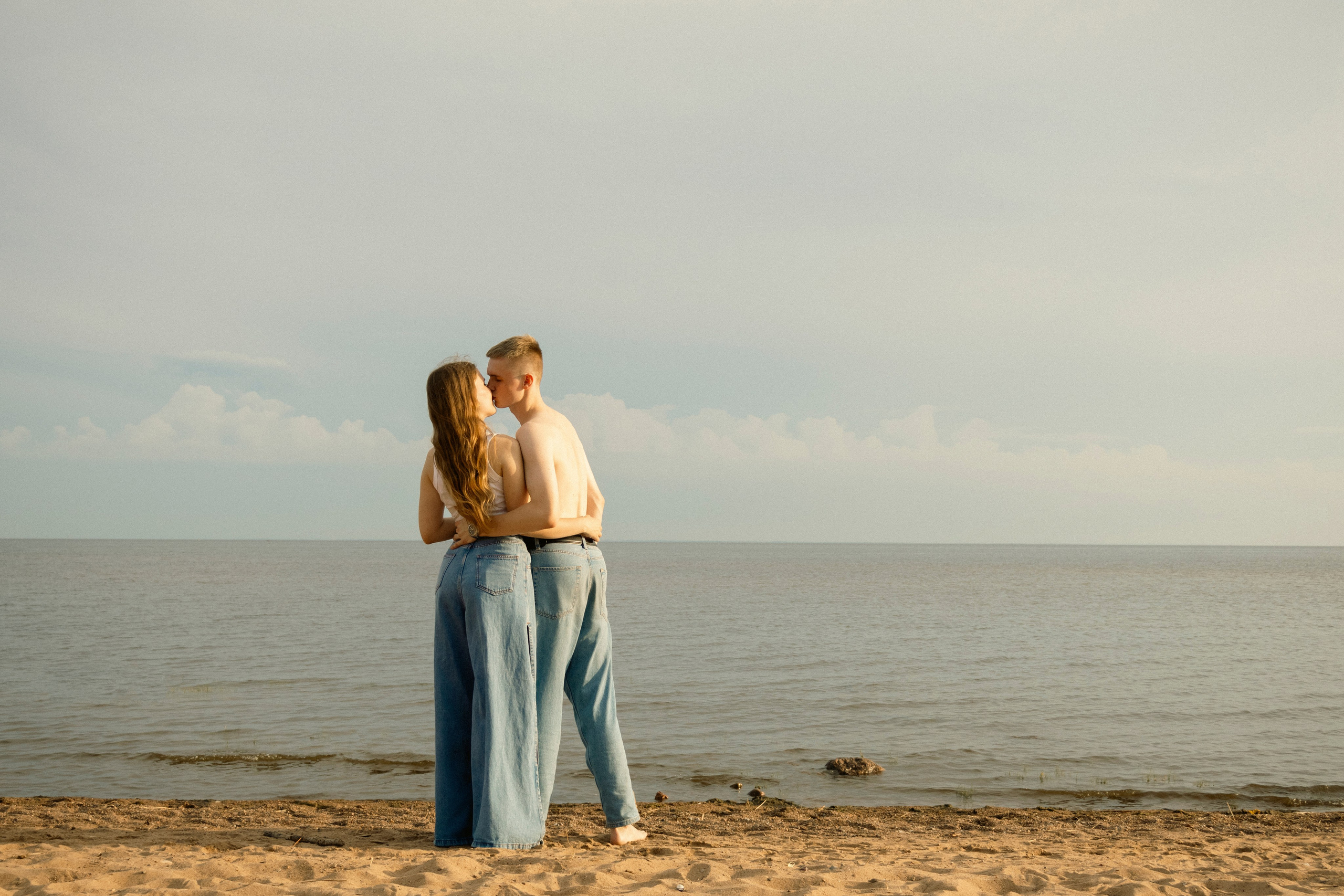 Максим и Анастасия на берегу Финского залива. Varygraphy