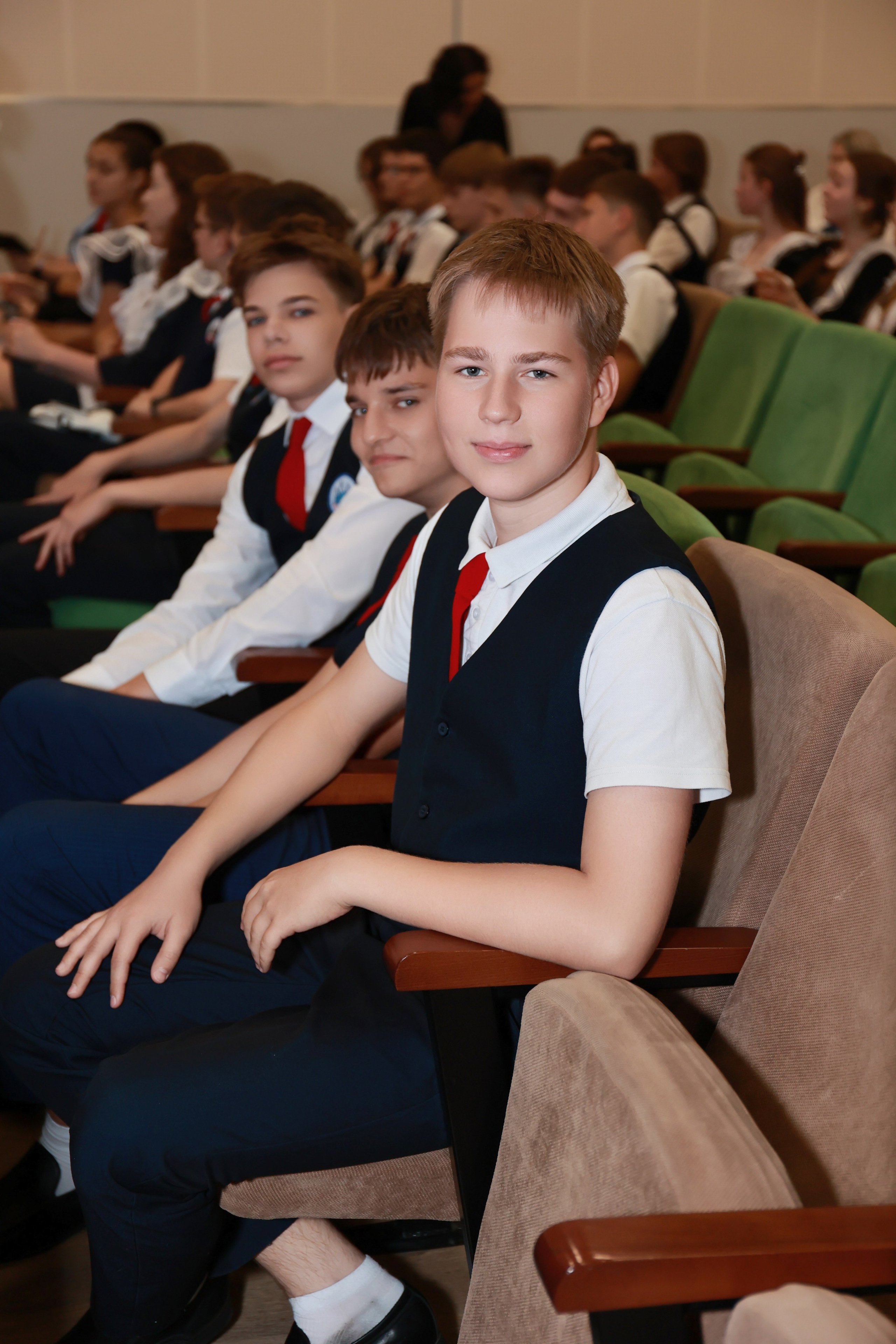 Вручение аттестатов Гимназия 87 (2025 г.). Детский семейный фотограф Краснодар