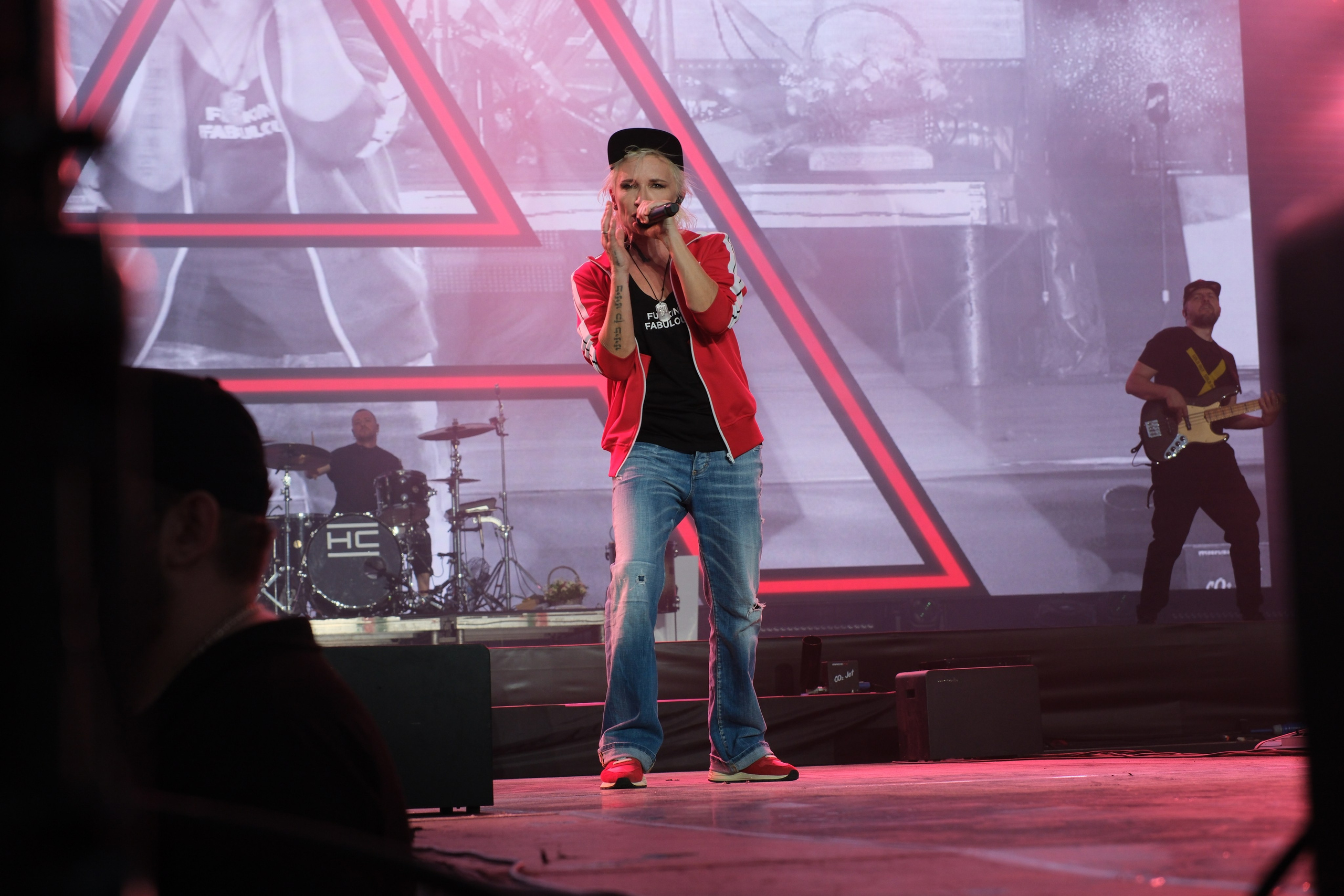 Диана Арбенина (группа «Ночные снайперы») — Москва, МТС Live Лето 2024. RedGeek - блогер и стручњак за образовање и ИТ Кирил Ситнов