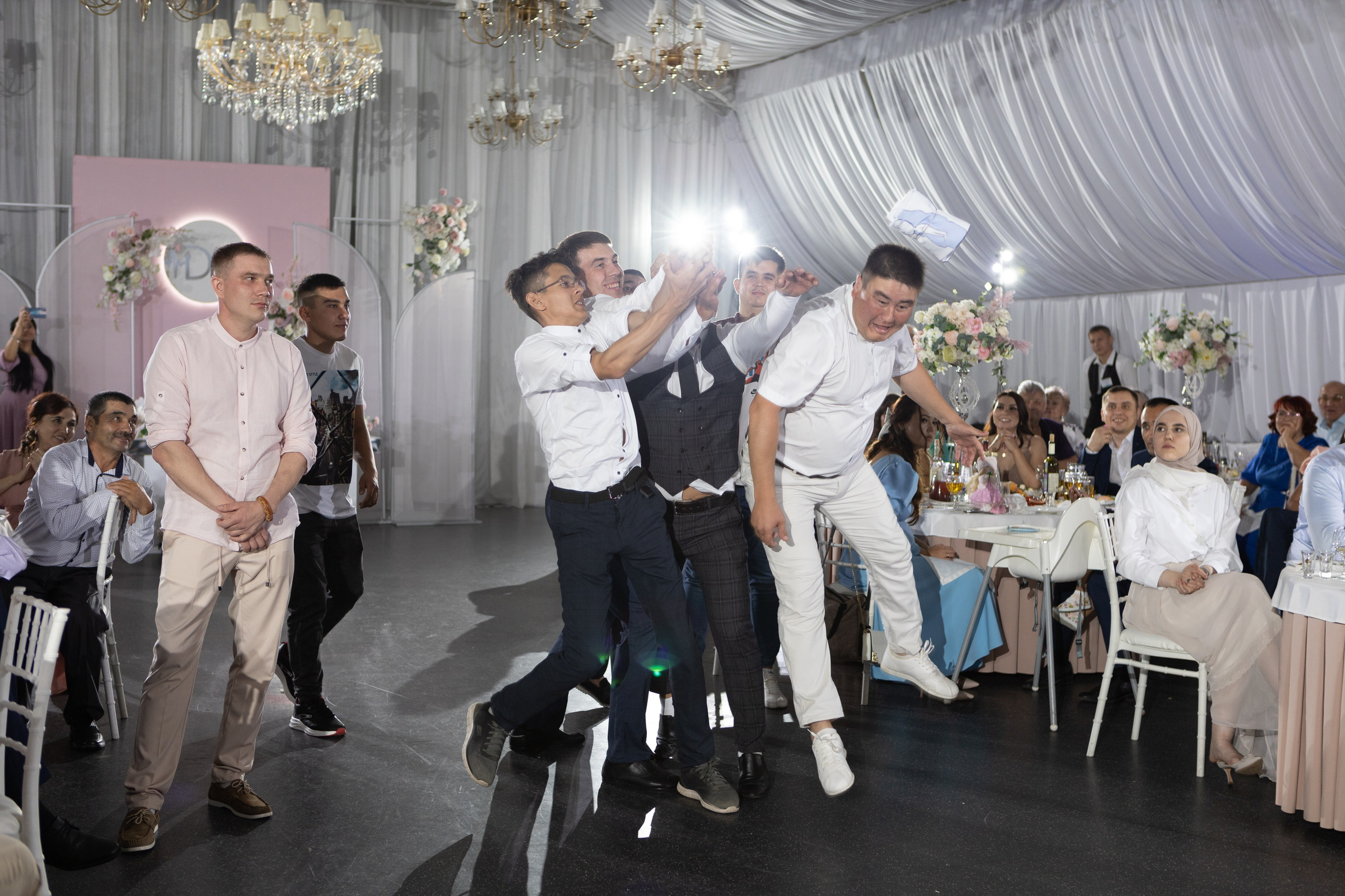 Свадебный фотограф Уфа — Руслан ГабдлисламовЖивые эмоции, красивые кадры, воспоминания на всю жизнь.Работаю по всей Республике Башкортоста. Свадебный фотограф Уфа Руслан Габдлисламов