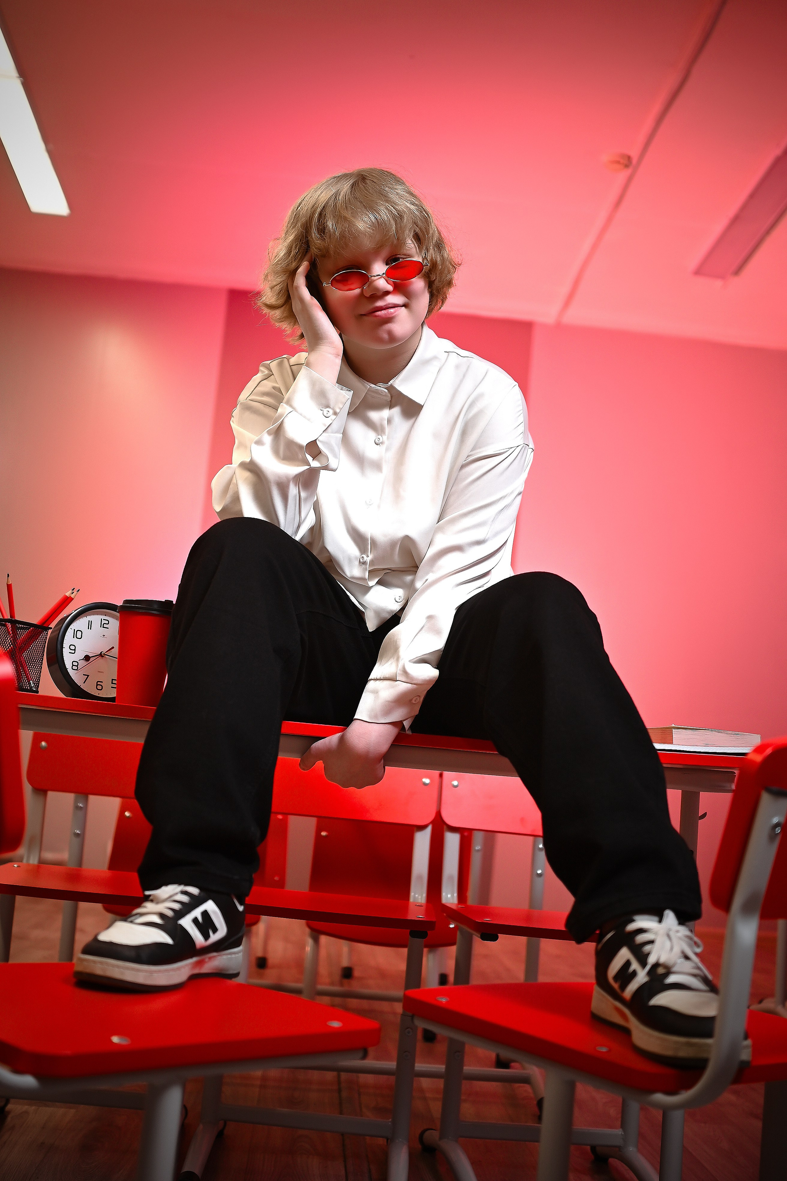 Фотосессия в школе. Выпускной альбом в 4 классе. Начальная школа, выпускной альбом 4 класса. Стильная школьная фотосессия. Фотосессия школьников в школе