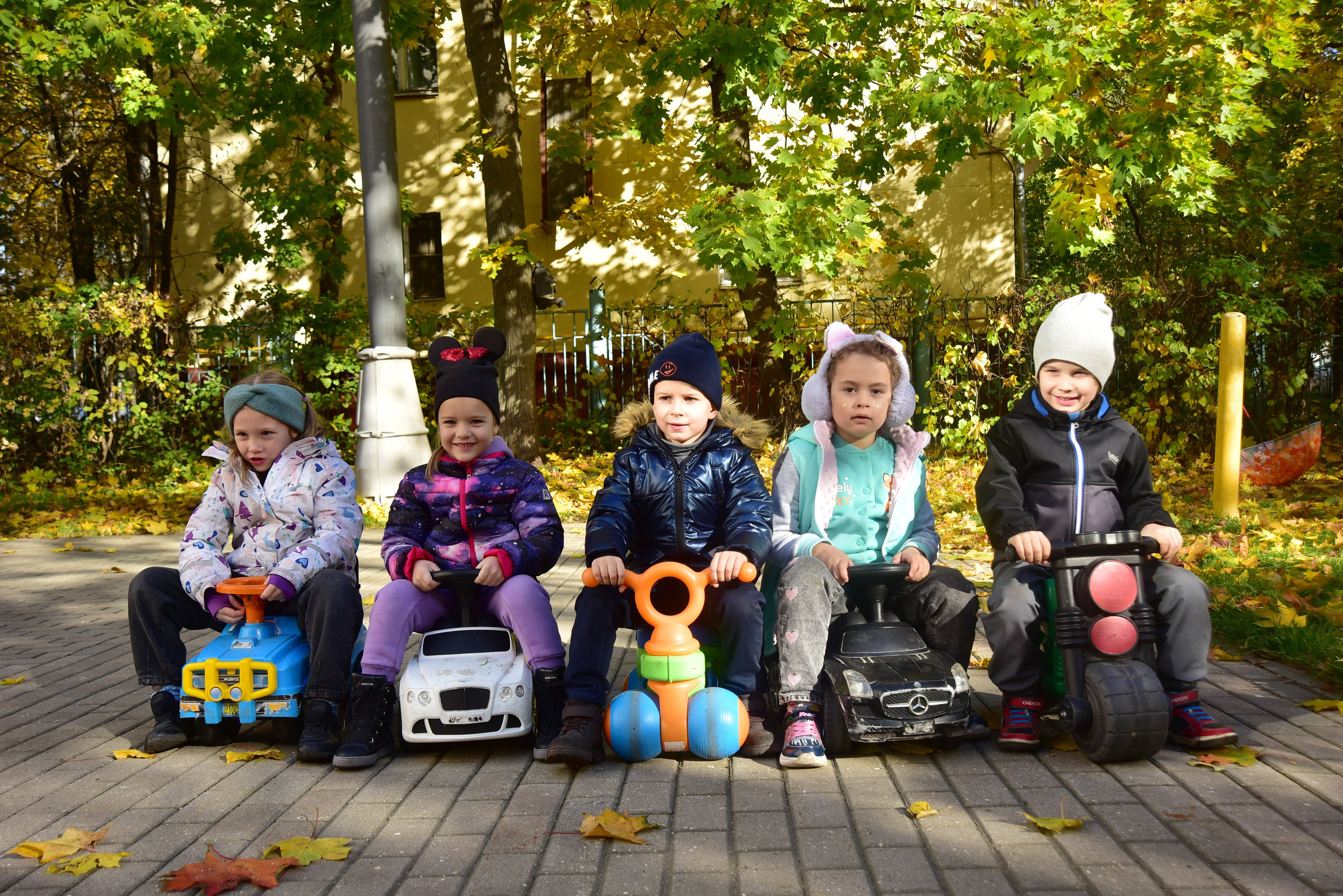 Школьная осень. Стильные выпускные альбомы, детские фотосессии, сюжетные фотографии