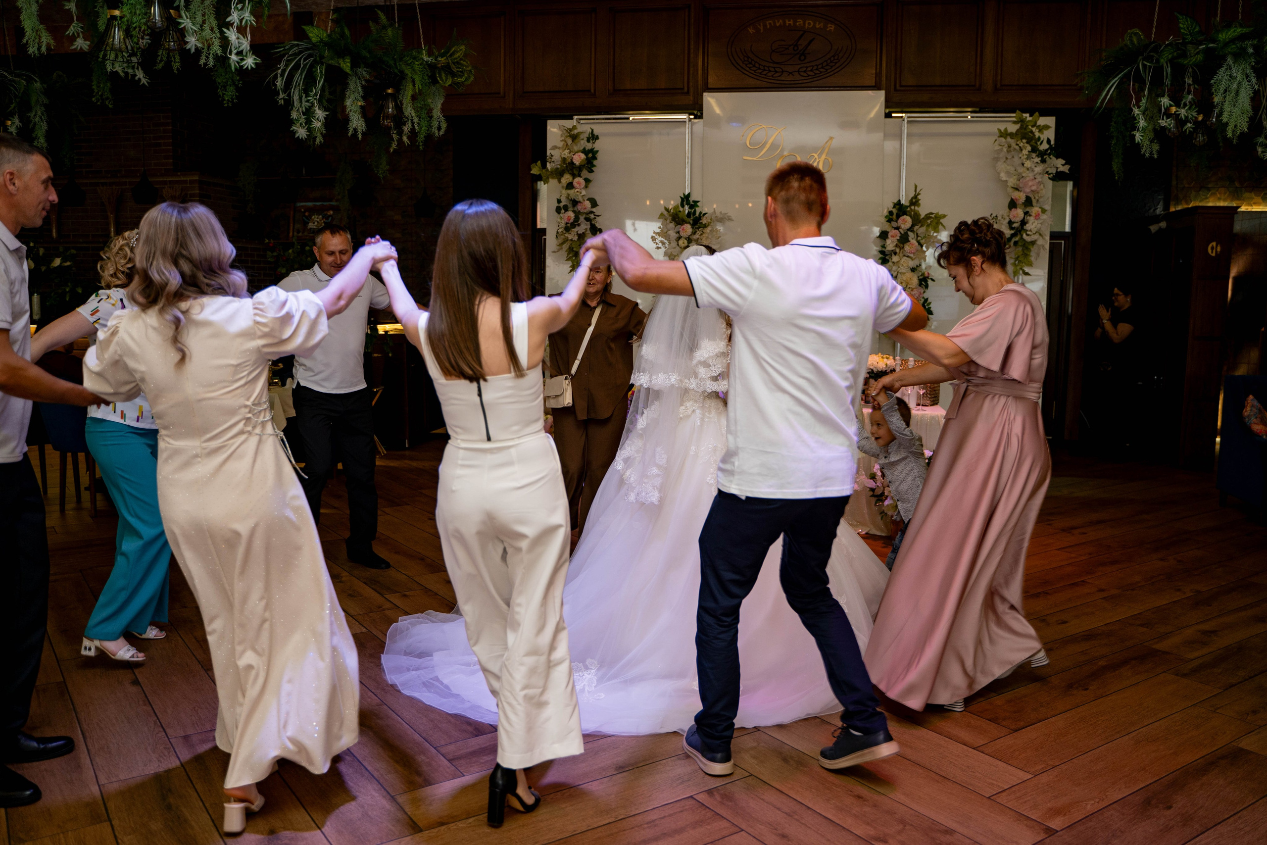 Данил и Анастасия. Видеосьемка, фотосьемка свадеб, юбилеев, утренников в Краснодарском кр