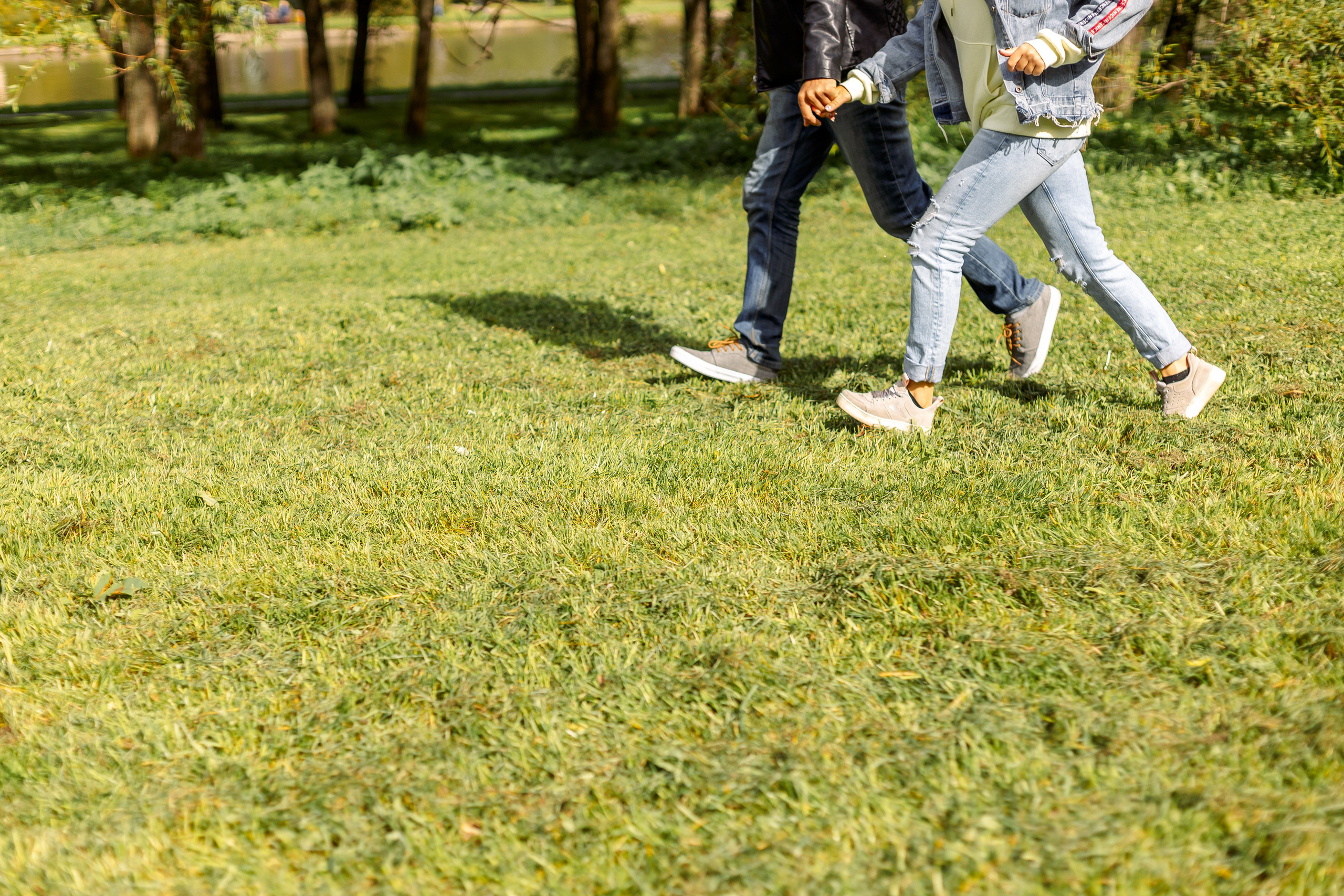 пробежка пары в парке