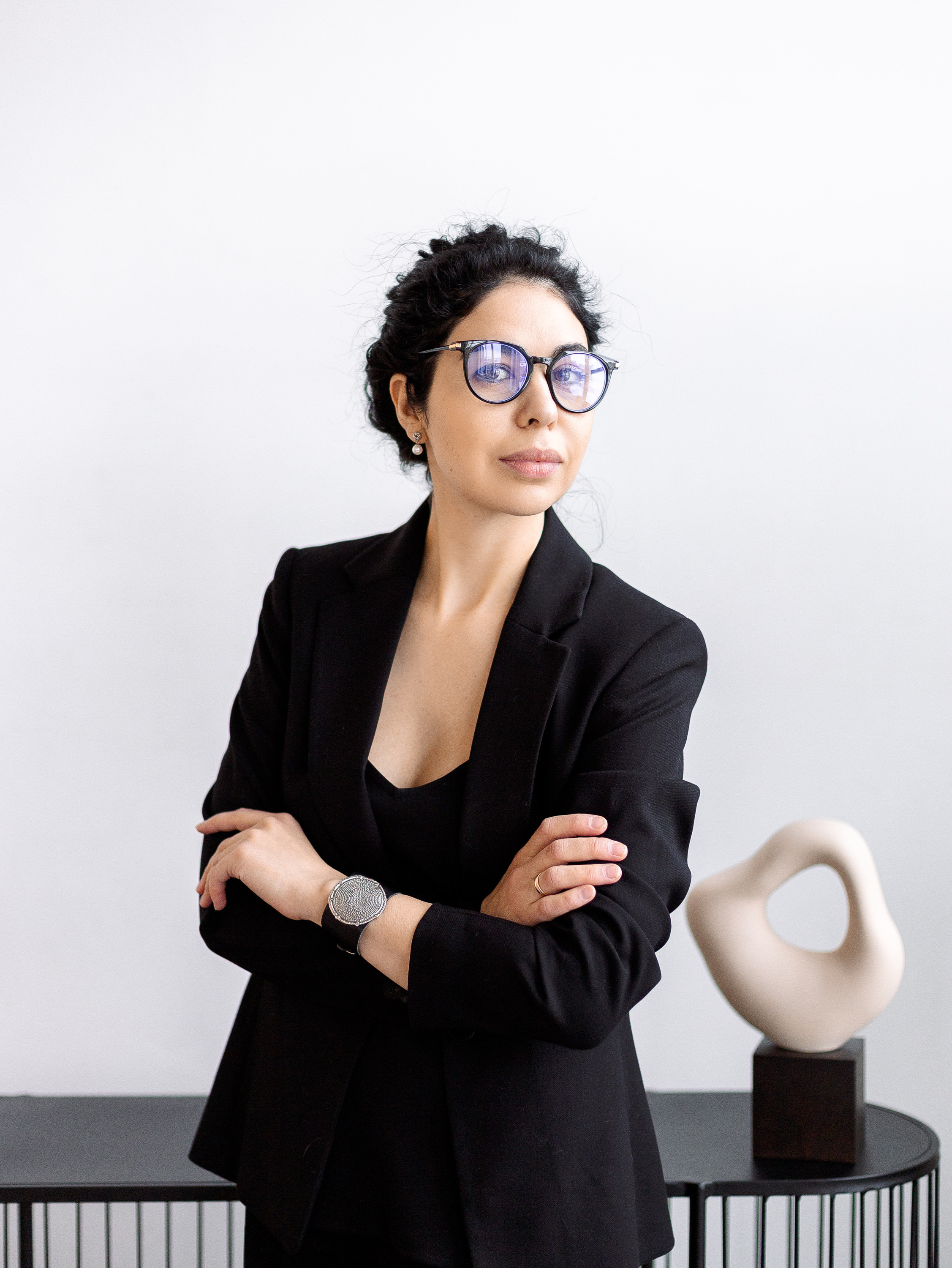 девушка в костюме