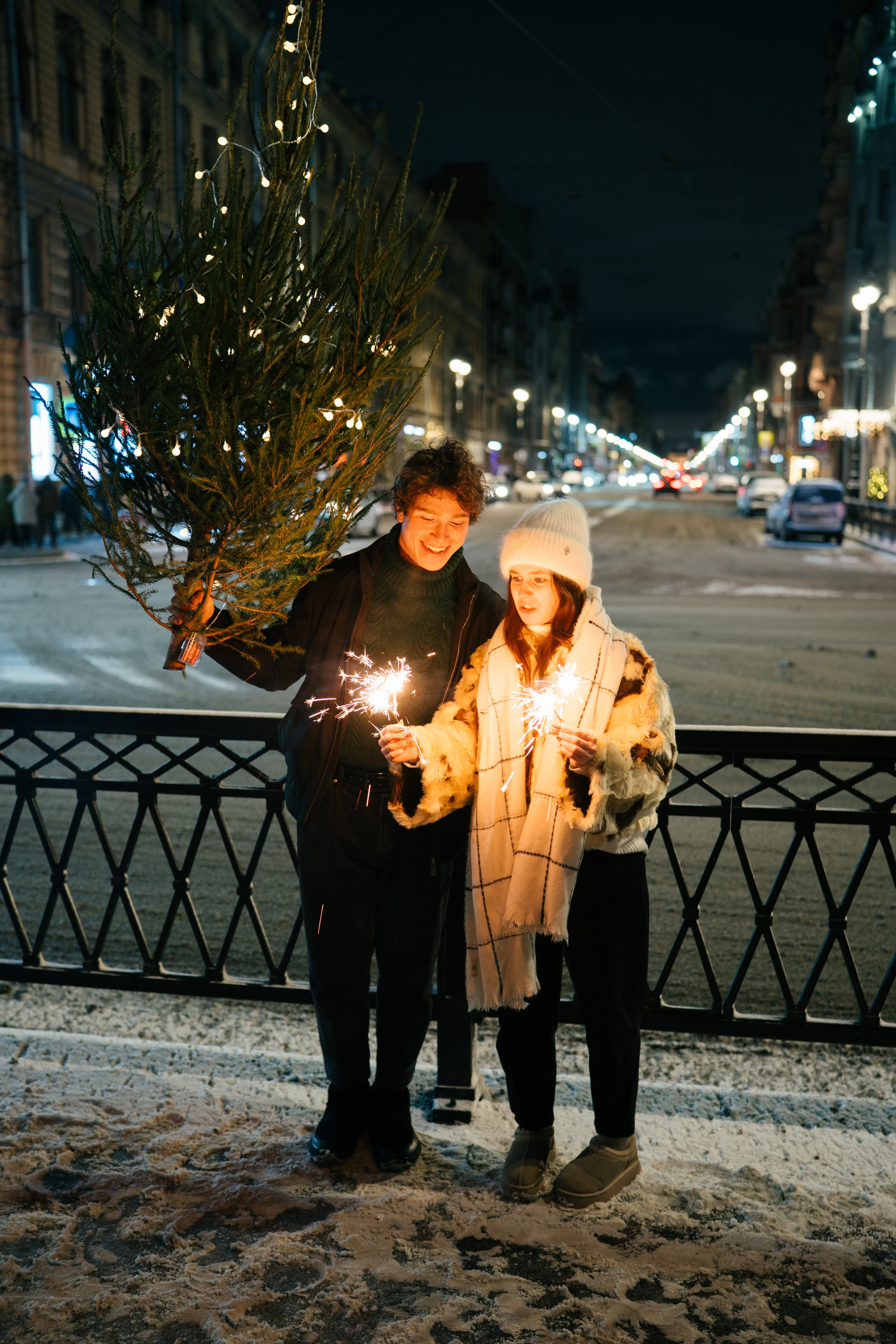 НОВОГОДНЯЯ ПРОГУЛКА ПАРЫ ПО ЧЕРНЫШЕВСКОЙ ПЕРЕД НОВЫМ ГОДОМ. Профессиональный фотограф, Санкт-Петербург — Виктория Богомолова
