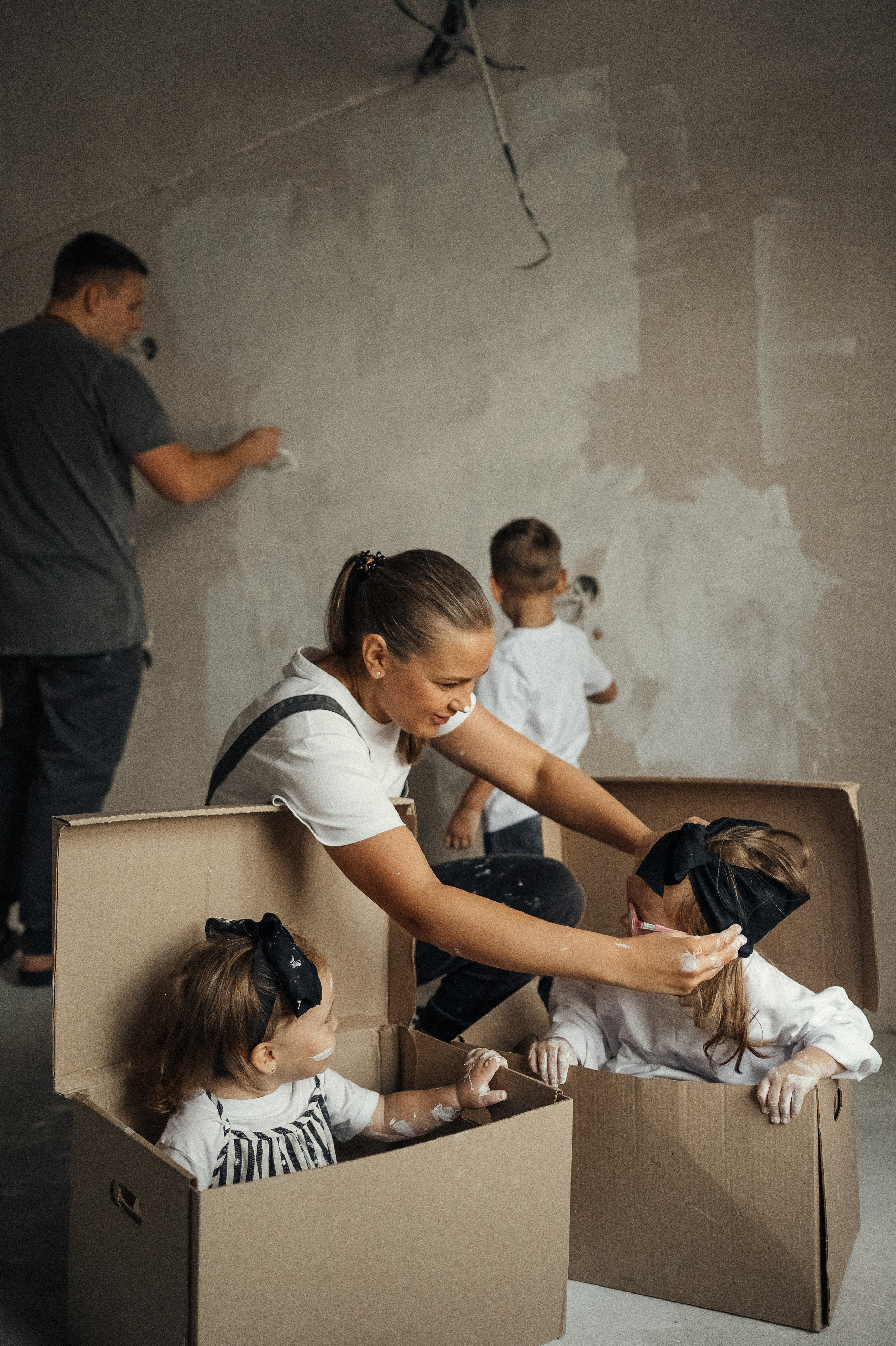 Идея для домашней съёмки, ремонт. Фотограф и видеограф в Санкт-Петербурге Полина Янушко. Съёмка родов