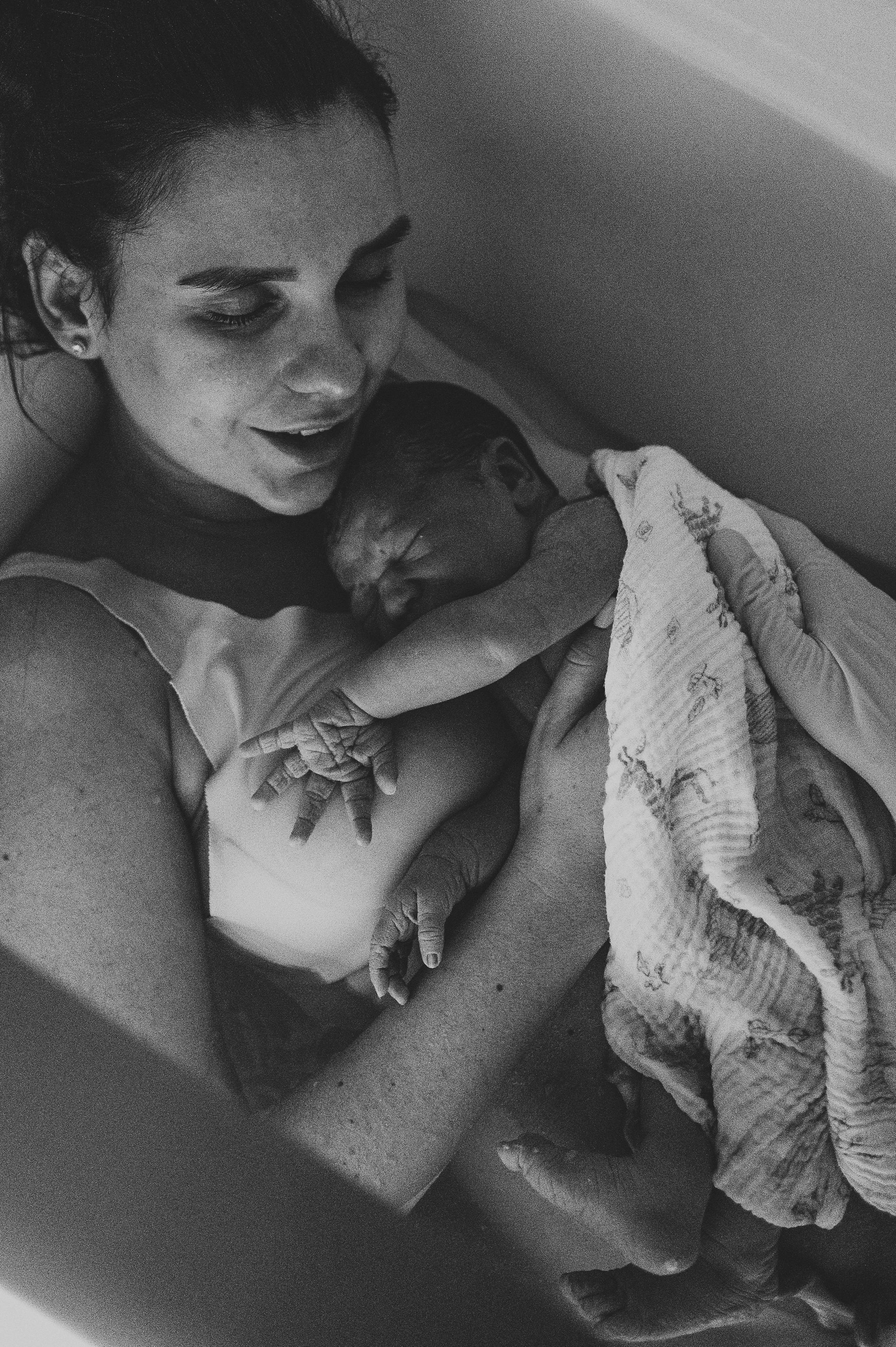 Съёмка родов, рождение ребёнка, мягкие роды. Фотограф и видеограф в Санкт-Петербурге Полина Янушко. Съёмка родов