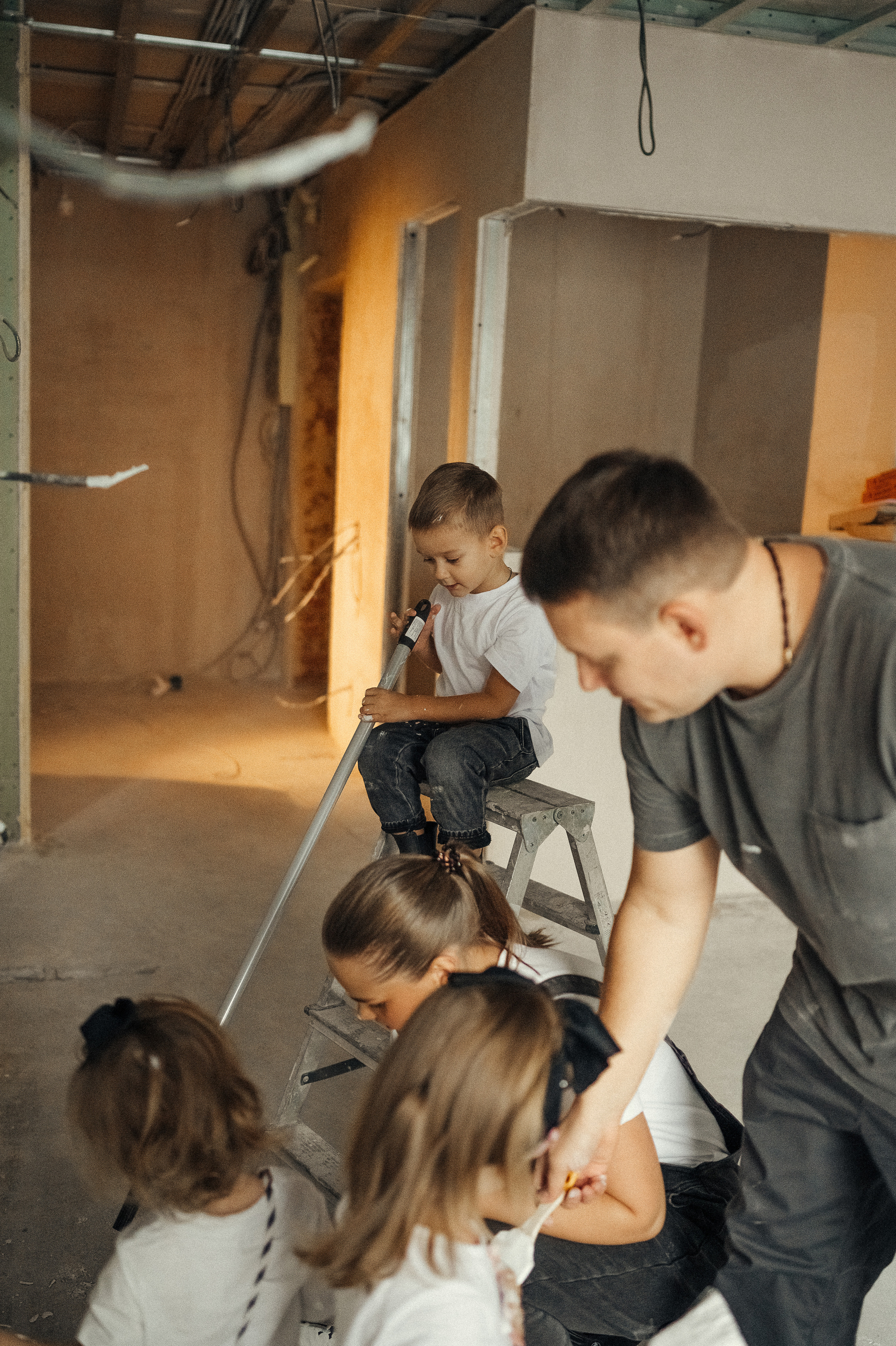 Идея для домашней съёмки, ремонт. Фотограф и видеограф в Санкт-Петербурге Полина Янушко. Съёмка родов