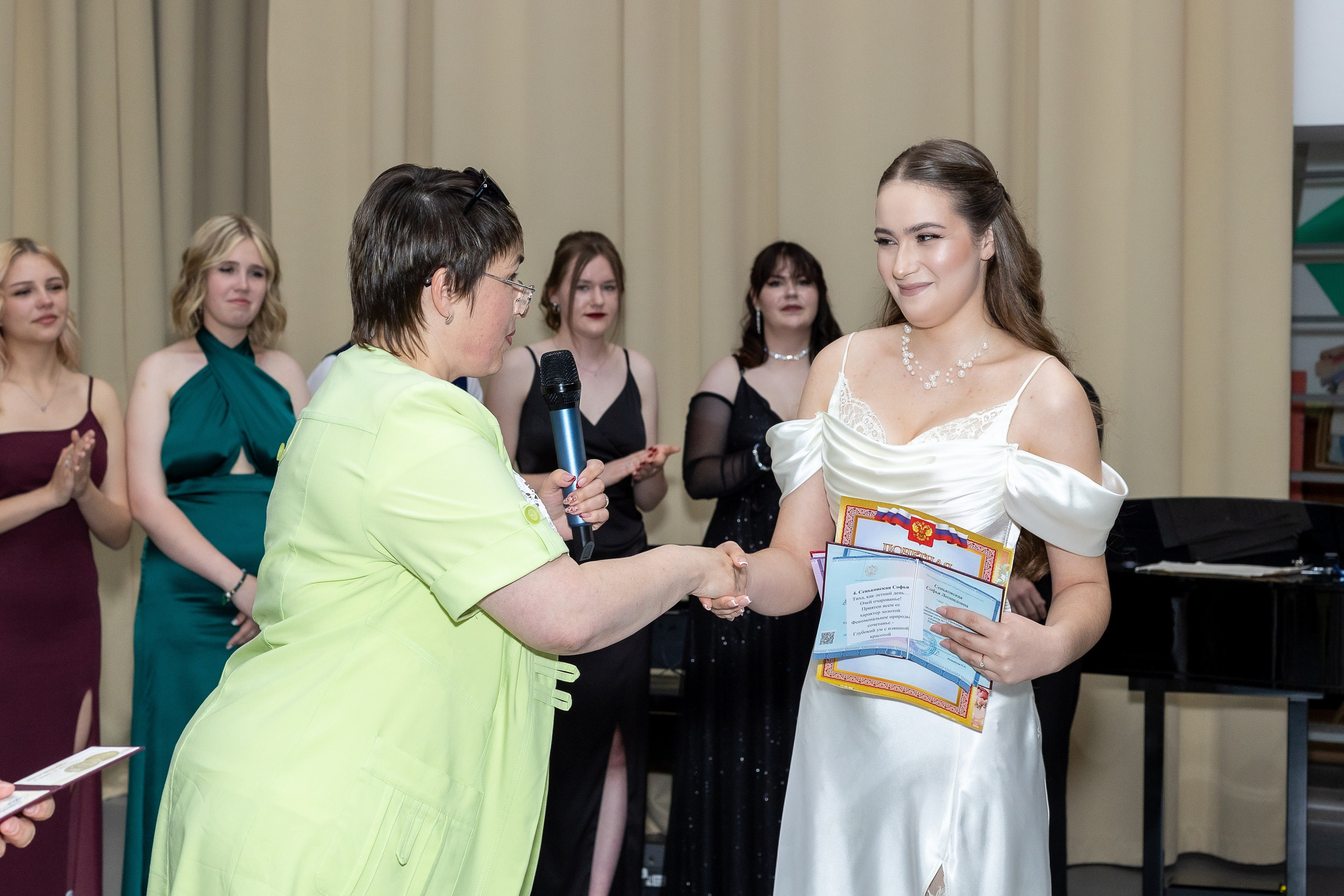 Вручение аттестата 2025. Выпускные альбомы Майкоп, Краснодар Елена Золотарева