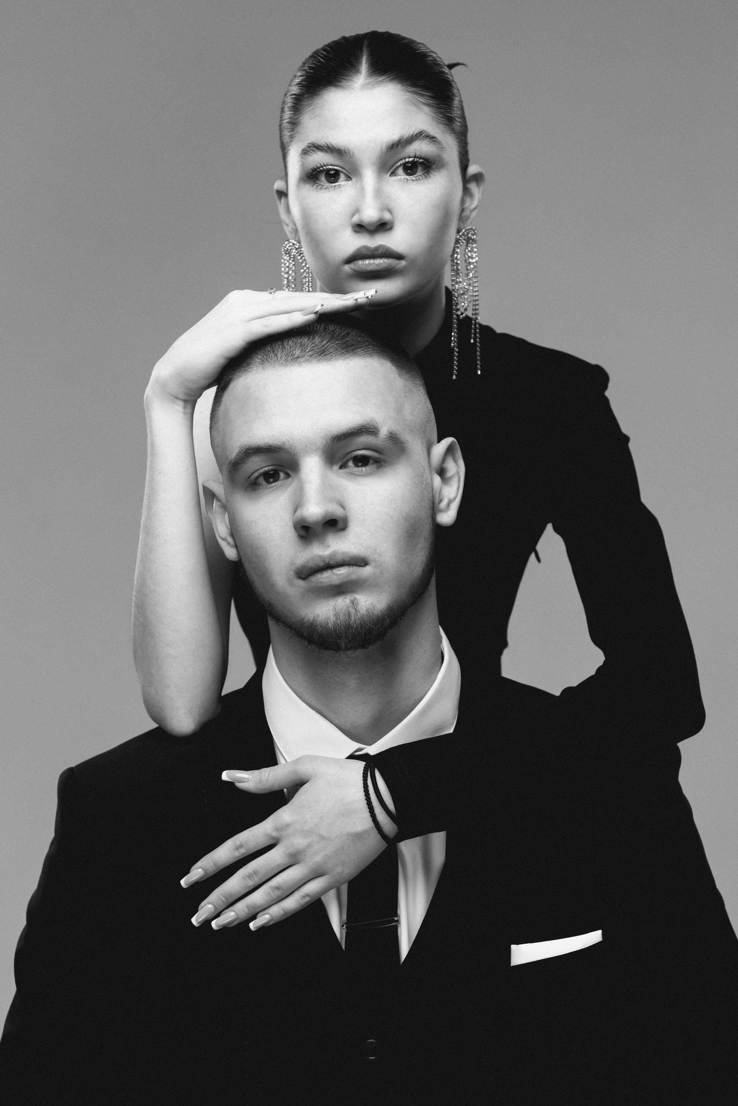 Черно-белая предсвадебная фотосессия для баннеров на свадьбу. 